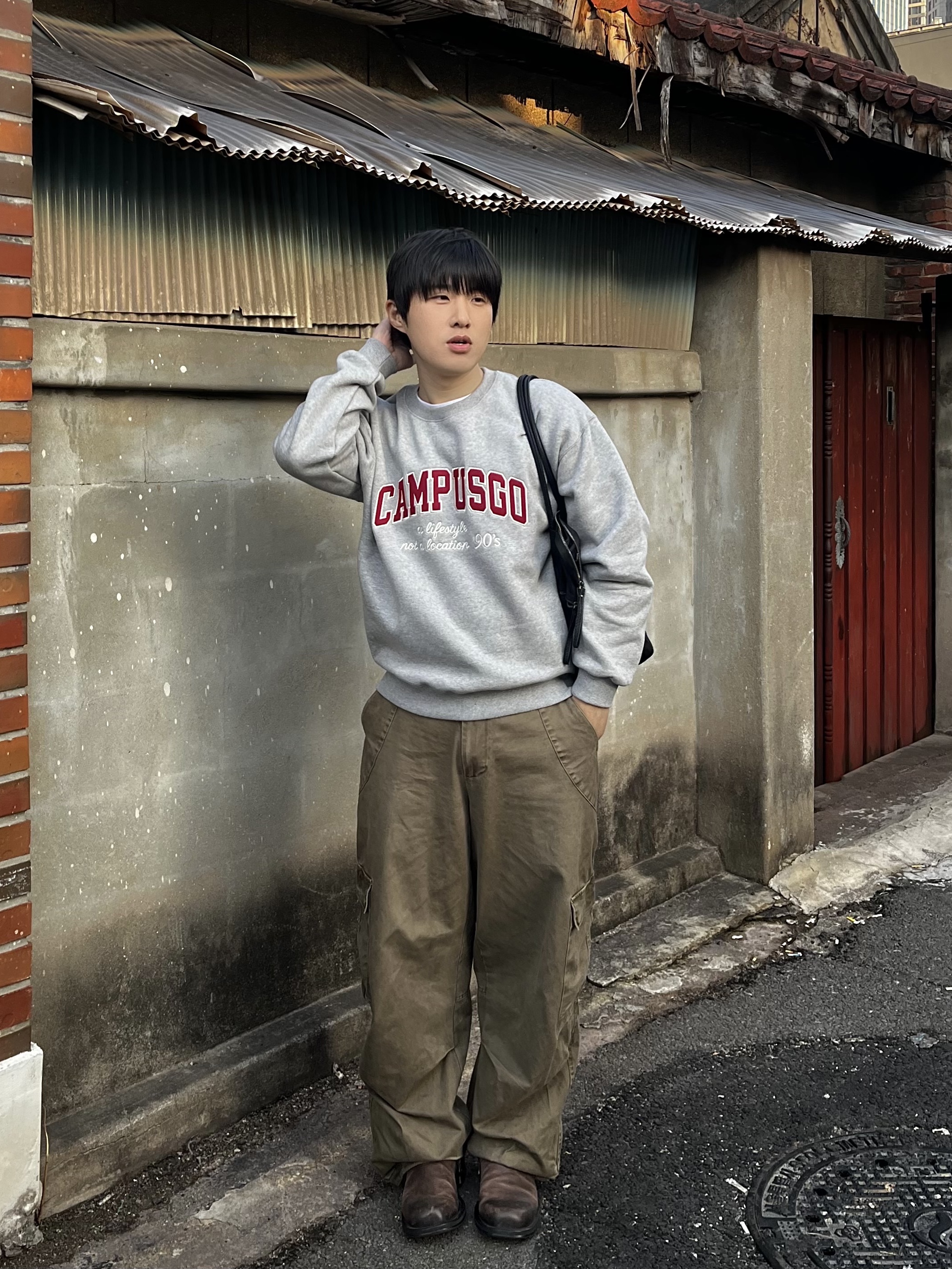 noun Washed Cargo Pants Khaki, MUCENT 4way Sigature Logo Tote Bag Black 착용 스타일 - 3