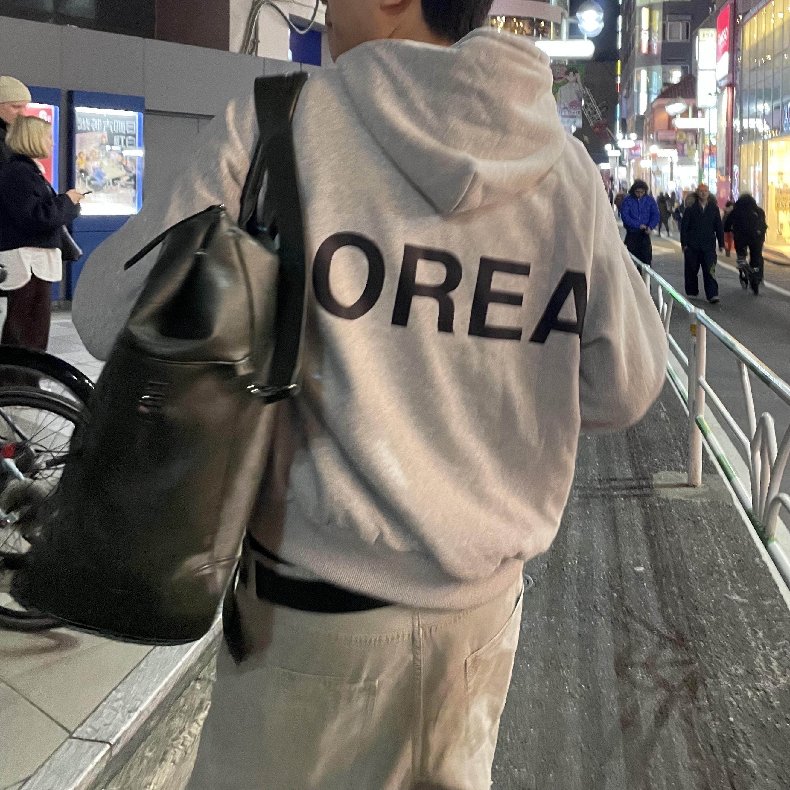 Yeezy HD-10 Grey - Korea Limited 착용 스타일