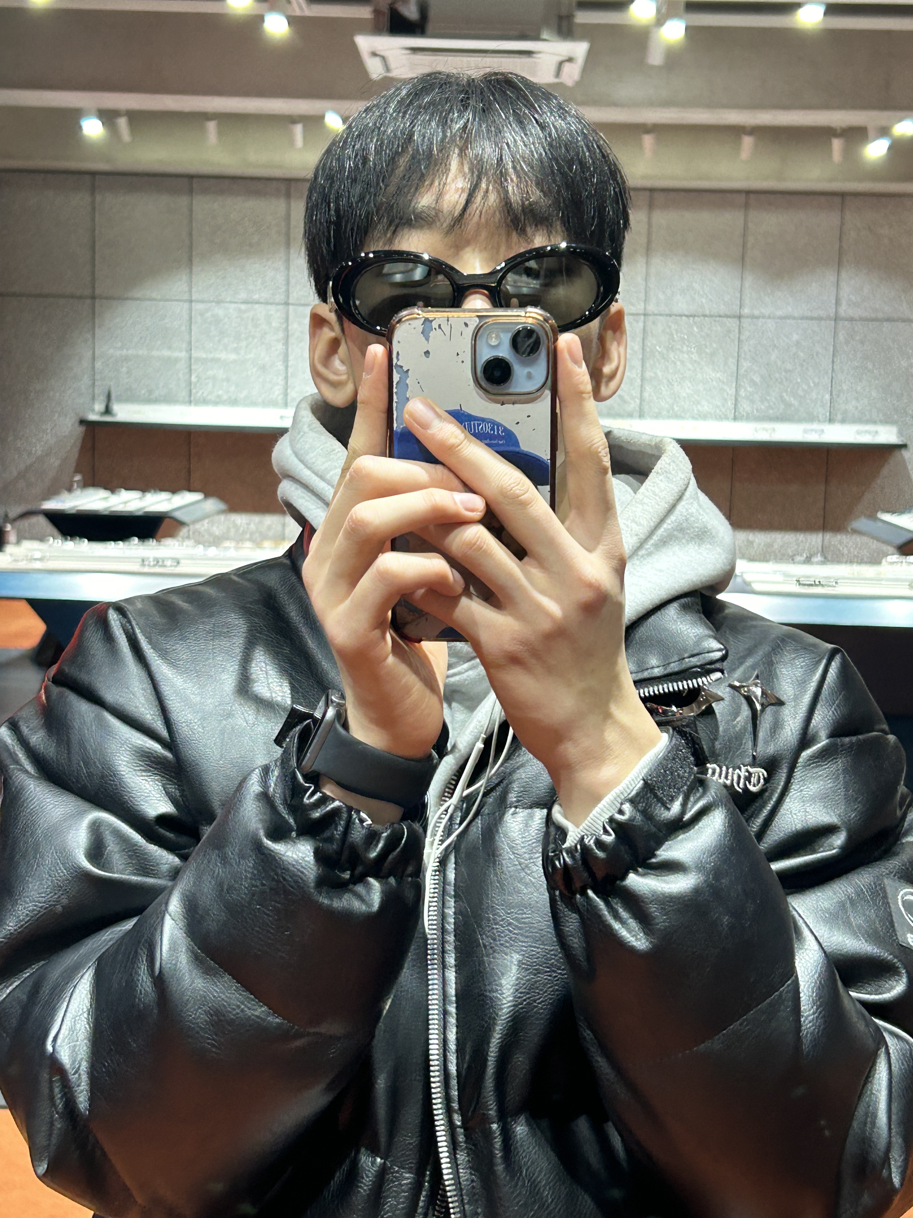 Thug Club Leather Puffer Jacket Black (Polyester) 착용 스타일 - 3