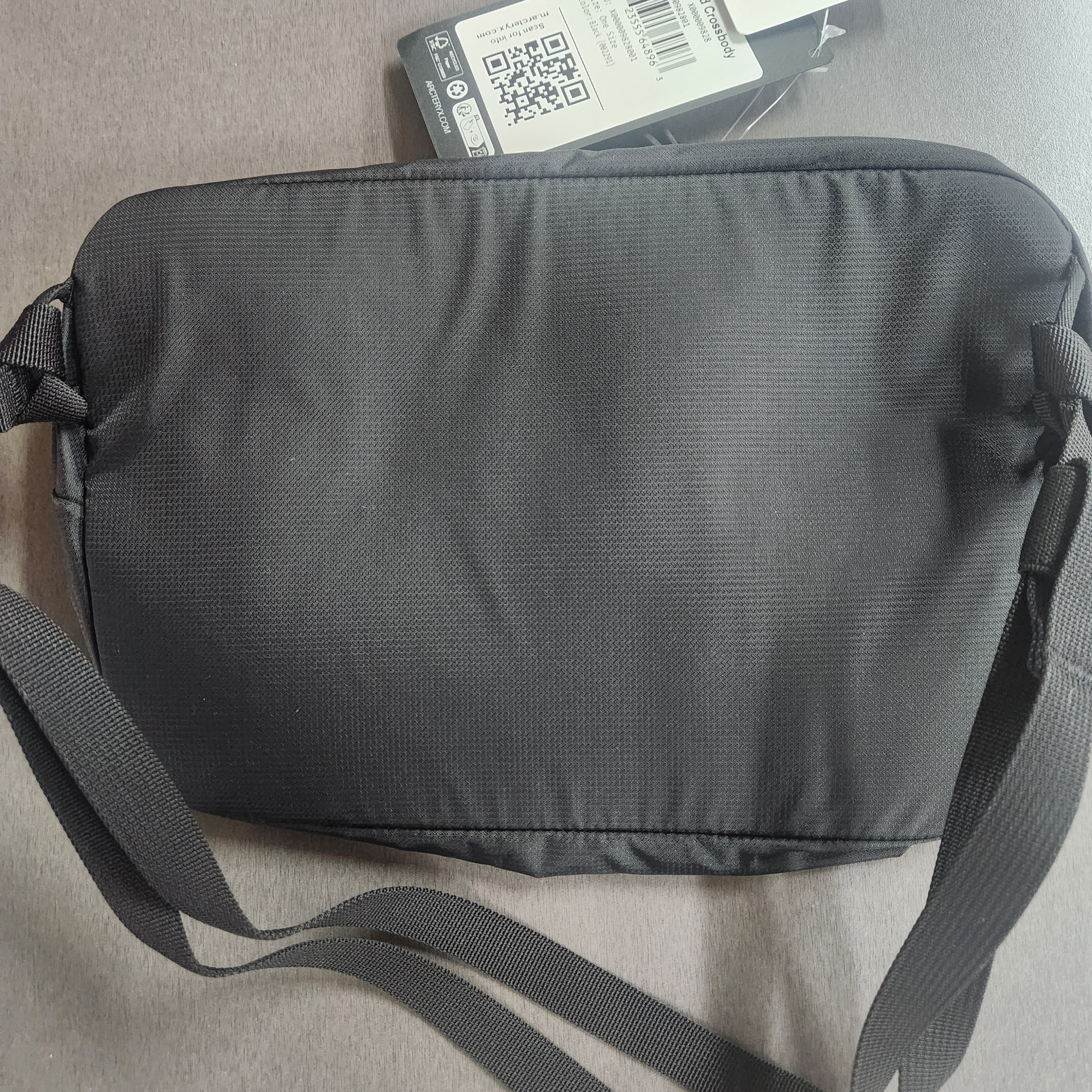 Arc'teryx Heliad 6 Crossbody Bag Black 착용 스타일 - 2