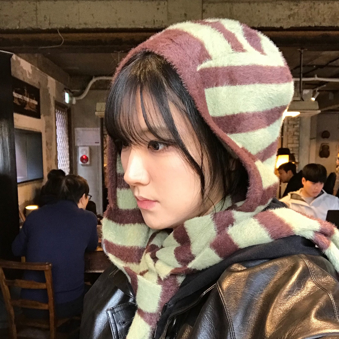 Thevinylhouse Hooded Muffler Khaki 착용 스타일