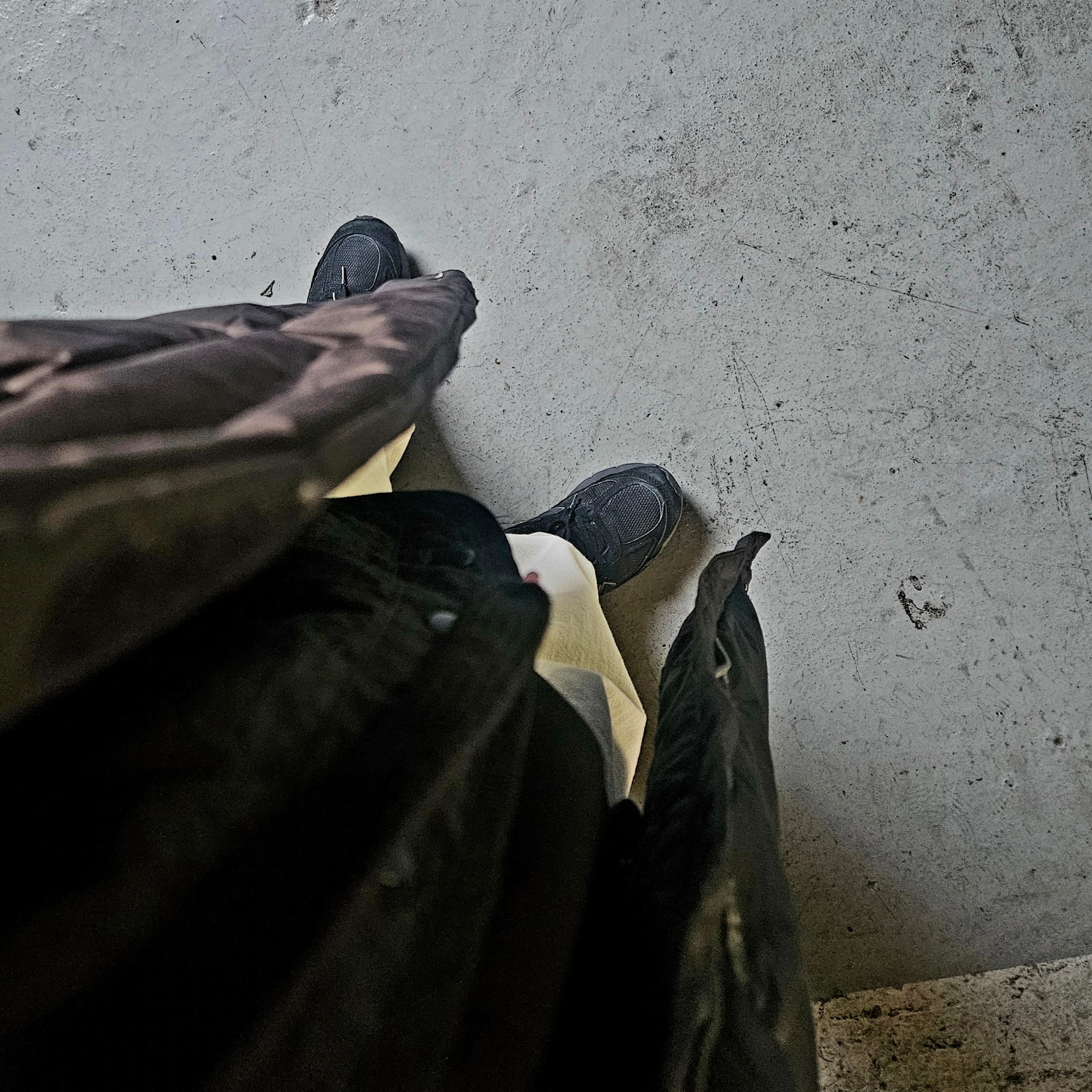 New Balance 990v5 Made in USA Triple Black - D Standard, Discovery Expedition Lester G RDS Goose Down Long Padding Dark Navy 착용 스타일