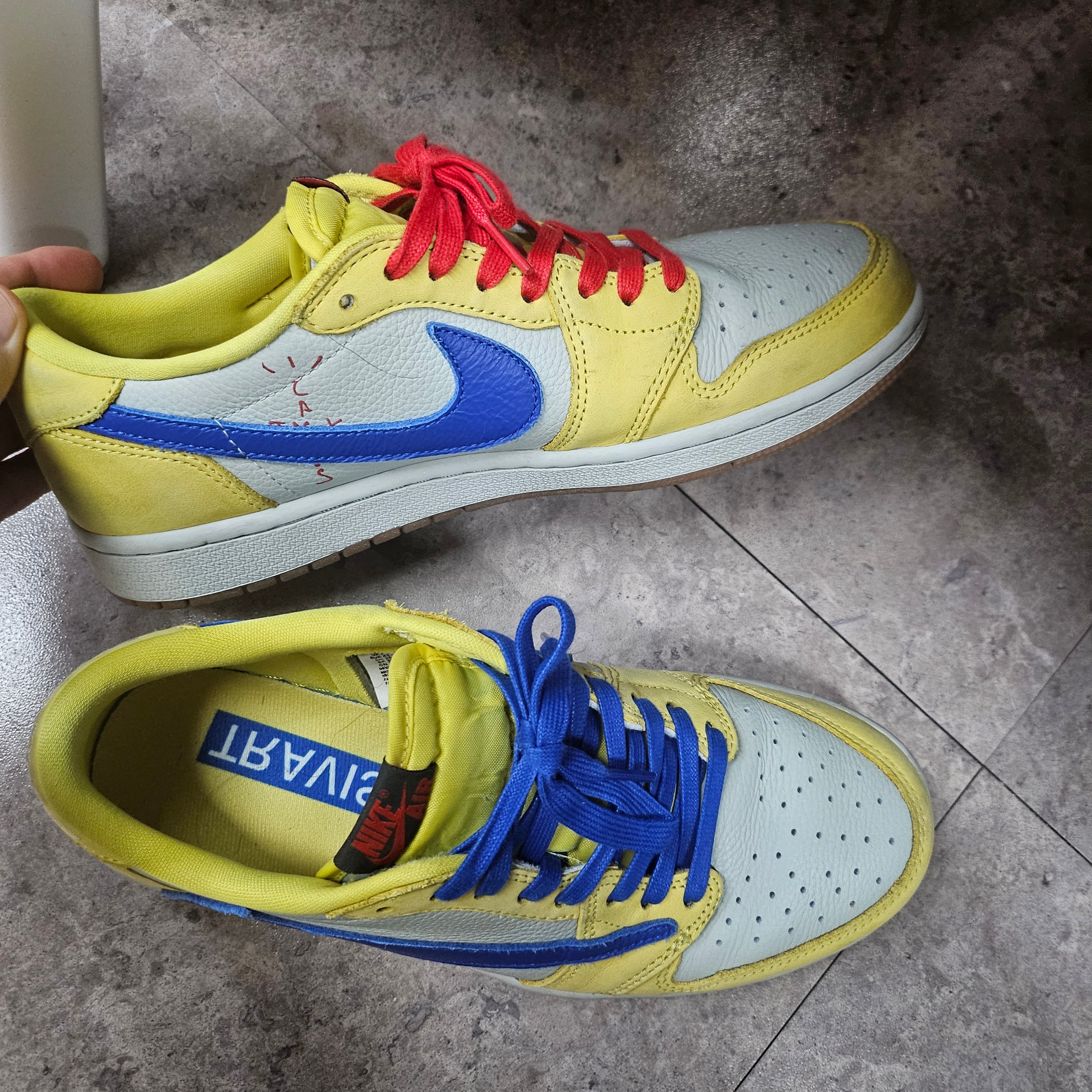 (W) Jordan 1 x Travis Scott Retro Low OG SP Canary 착용 스타일 - 2
