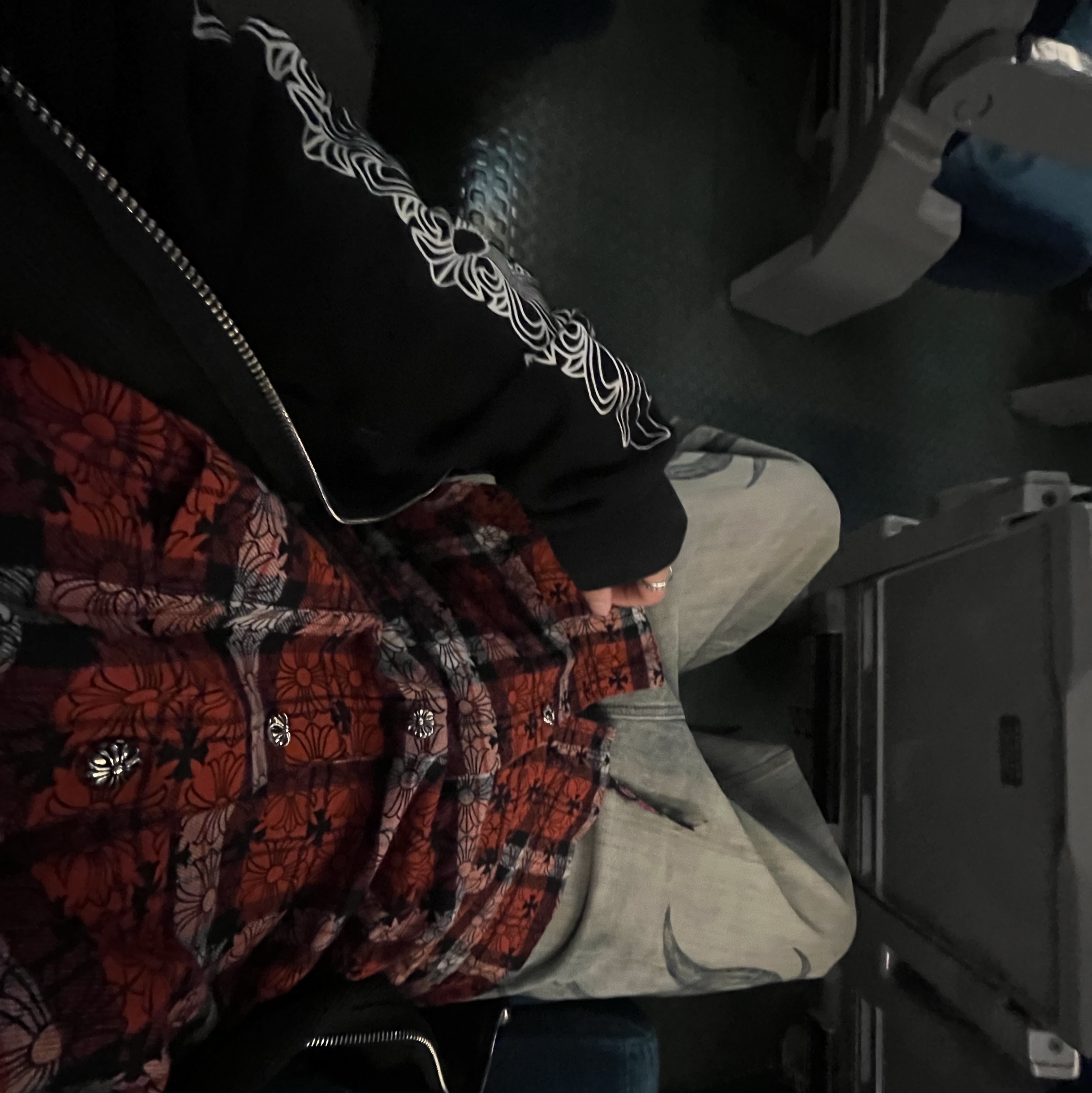 Chrome Vertical Logo Fleece Zip-Up Hoodie Black, Balenciaga Y2K Stretched Knee Baggy Pants Light Blue 착용 스타일