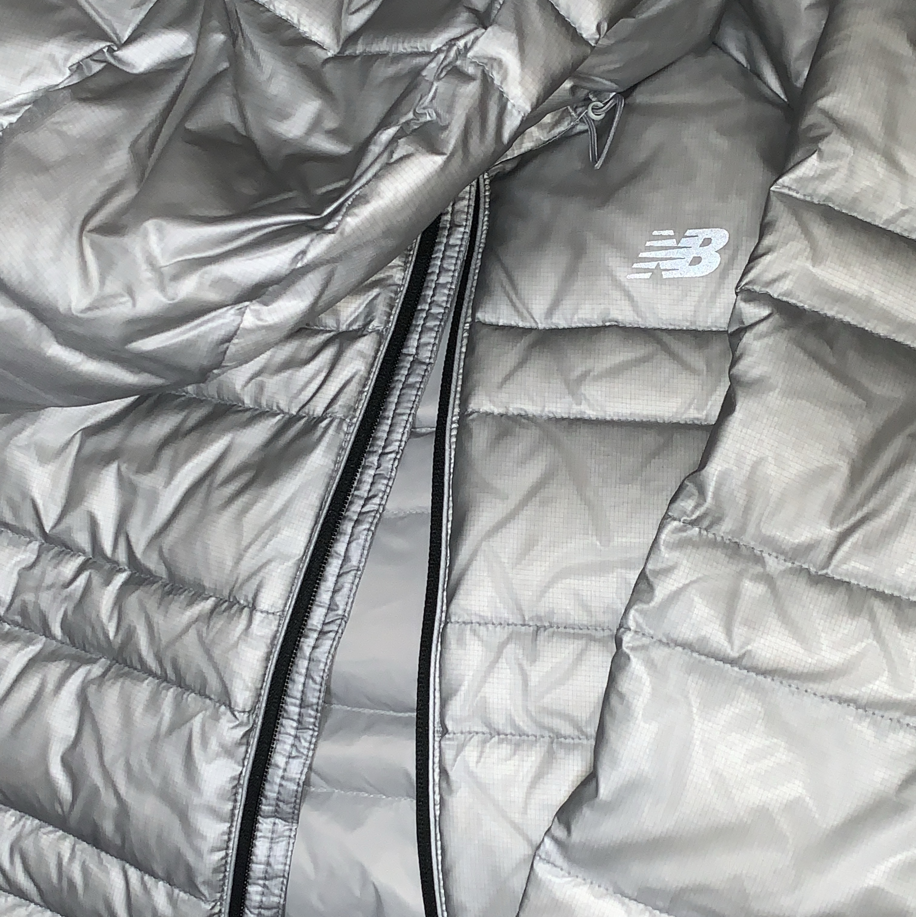 New Balance Flying 77 Superlight Hooded Goose Down Jacket Light Gray 착용 스타일