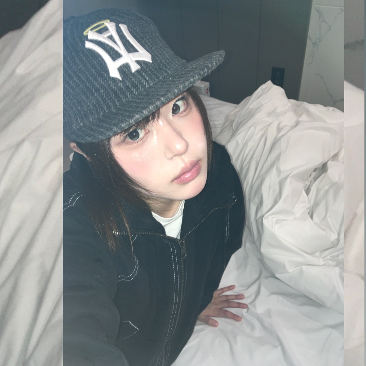 AEAE Ae Symbol Stripe Angel Wing Cap Black 착용 스타일 - 1