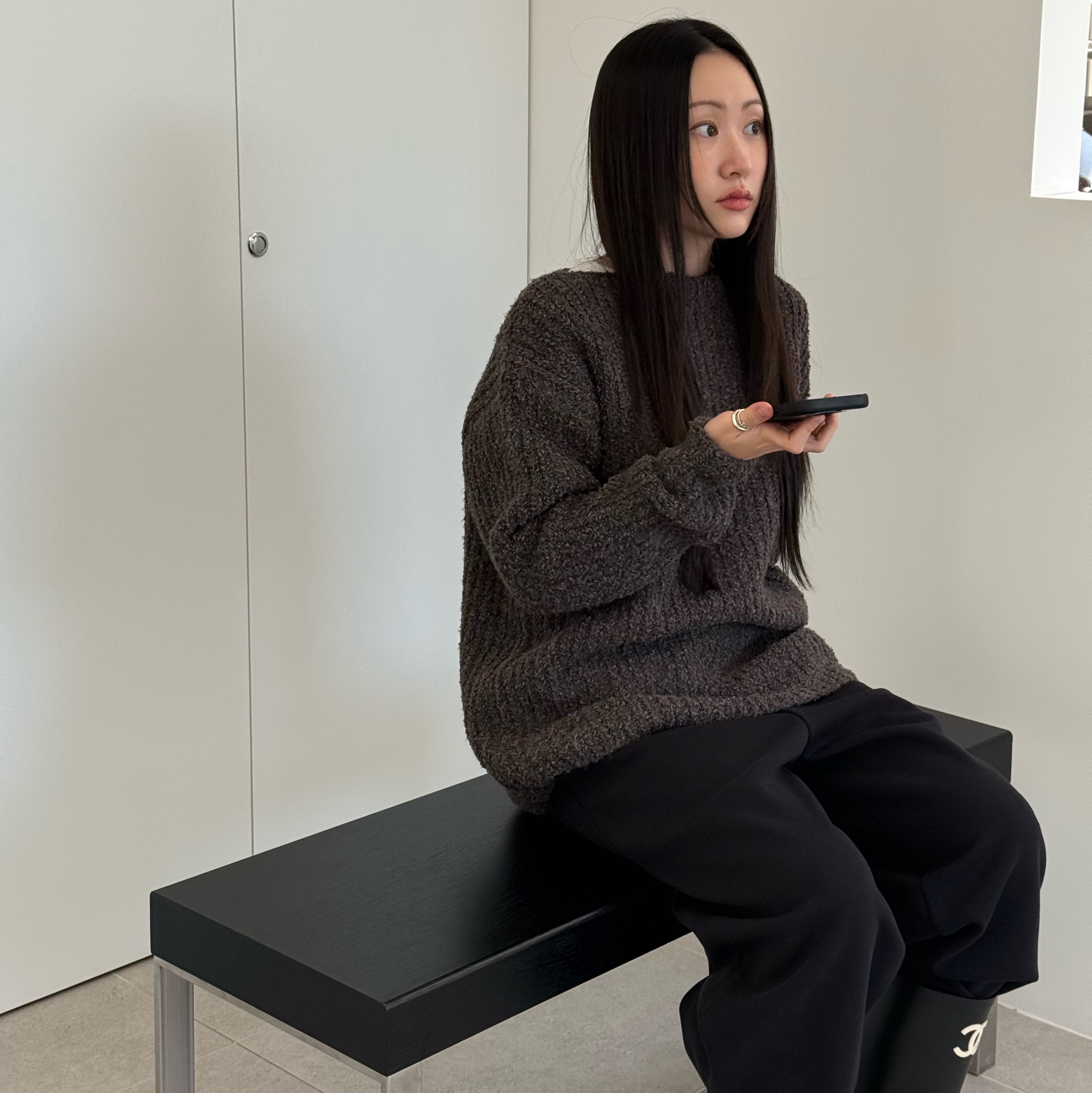 GBH APPAREL Boatneck Loose Fit Knit / Brown 착용 스타일 - 2