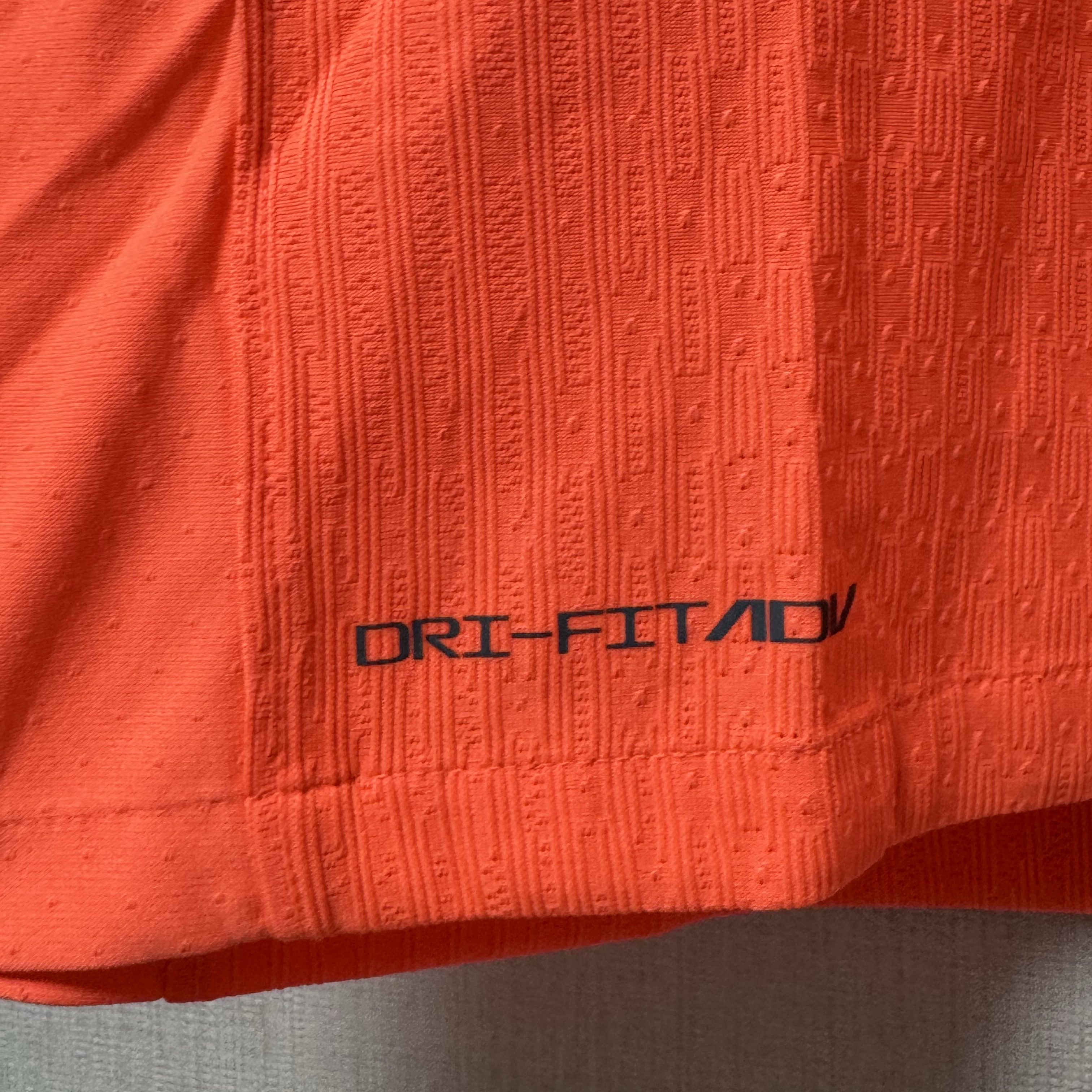 Nike FC Barcelona 2025/26 Match 3rd Dri-Fit ADV Total 90 Authentic Jersey Bright Mango Midnight Navy (Non Marking Ver.), Nike FC Barcelona 2025/26 Stadium 3rd Dri-Fit Total 90 Replica Jersey Bright Mango Midnight Navy (Non Marking Ver.) 착용 스타일 - 8