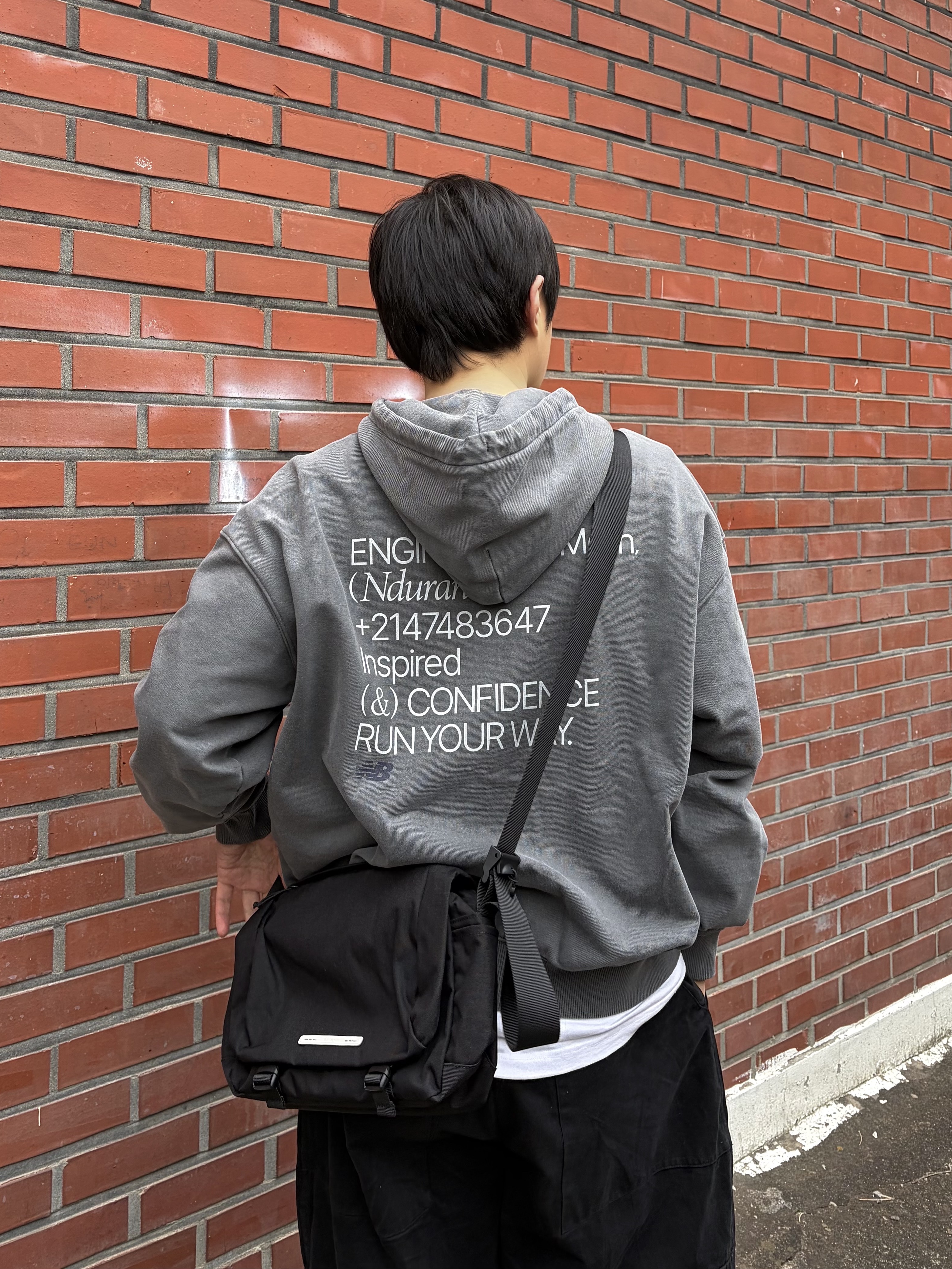 noun Washed Cargo Pants Black, Salomon x MM6 Maison Margiela XT-4 Mule Black 착용 스타일 - 4