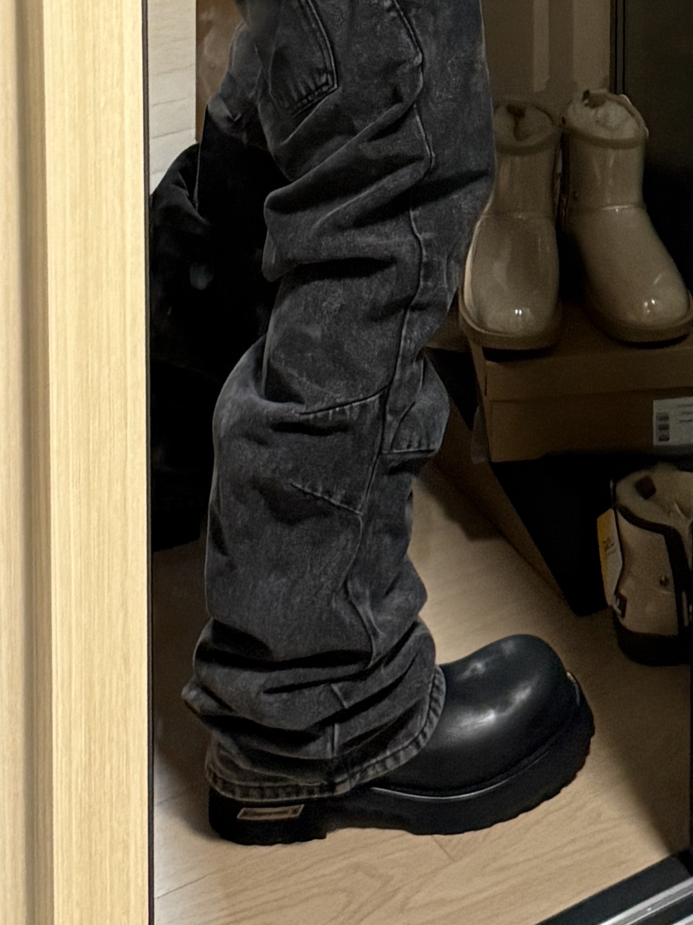 Nonnod Sulfur Dye Serge Bomber Jacket Vintage Navy Black, rbU Cargo Flared Denim Jeans Acid Black 착용 스타일 - 4