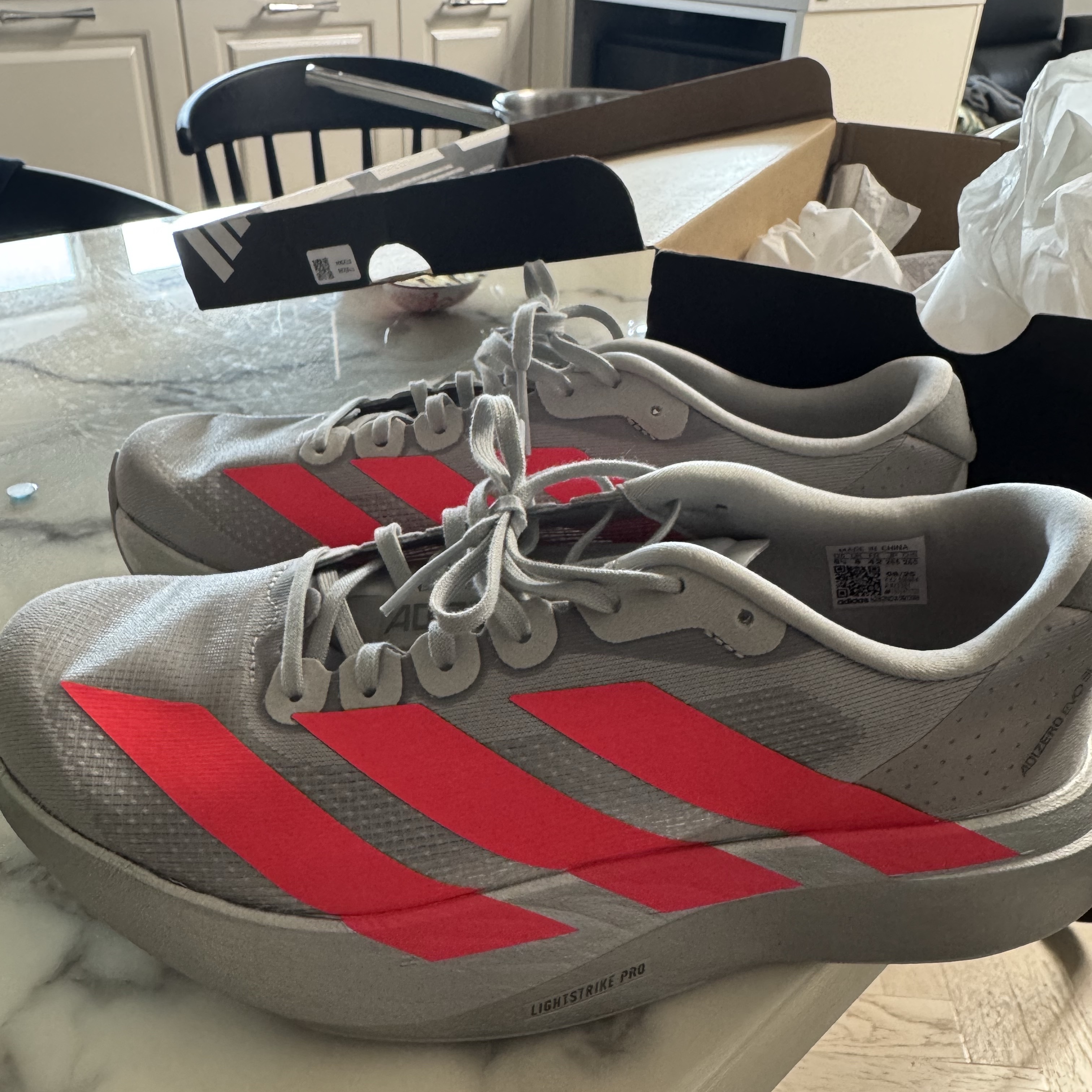 Adidas Adizero EVO SL Silver Metallic Lucid Red 착용 스타일