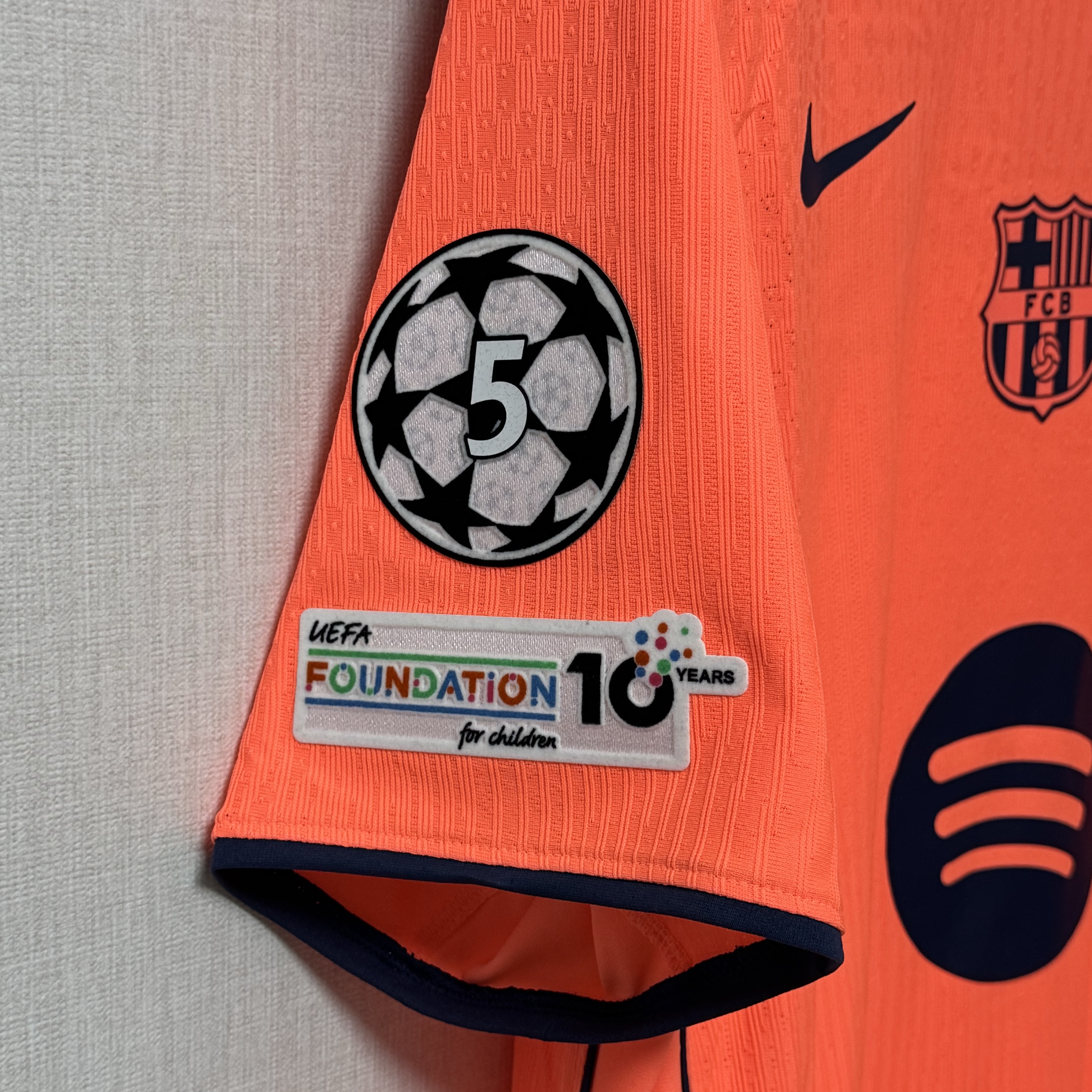 Nike FC Barcelona 2025/26 Match 3rd Dri-Fit ADV Total 90 Authentic Jersey Bright Mango Midnight Navy (Non Marking Ver.), Nike FC Barcelona 2025/26 Stadium 3rd Dri-Fit Total 90 Replica Jersey Bright Mango Midnight Navy (Non Marking Ver.) 착용 스타일 - 3