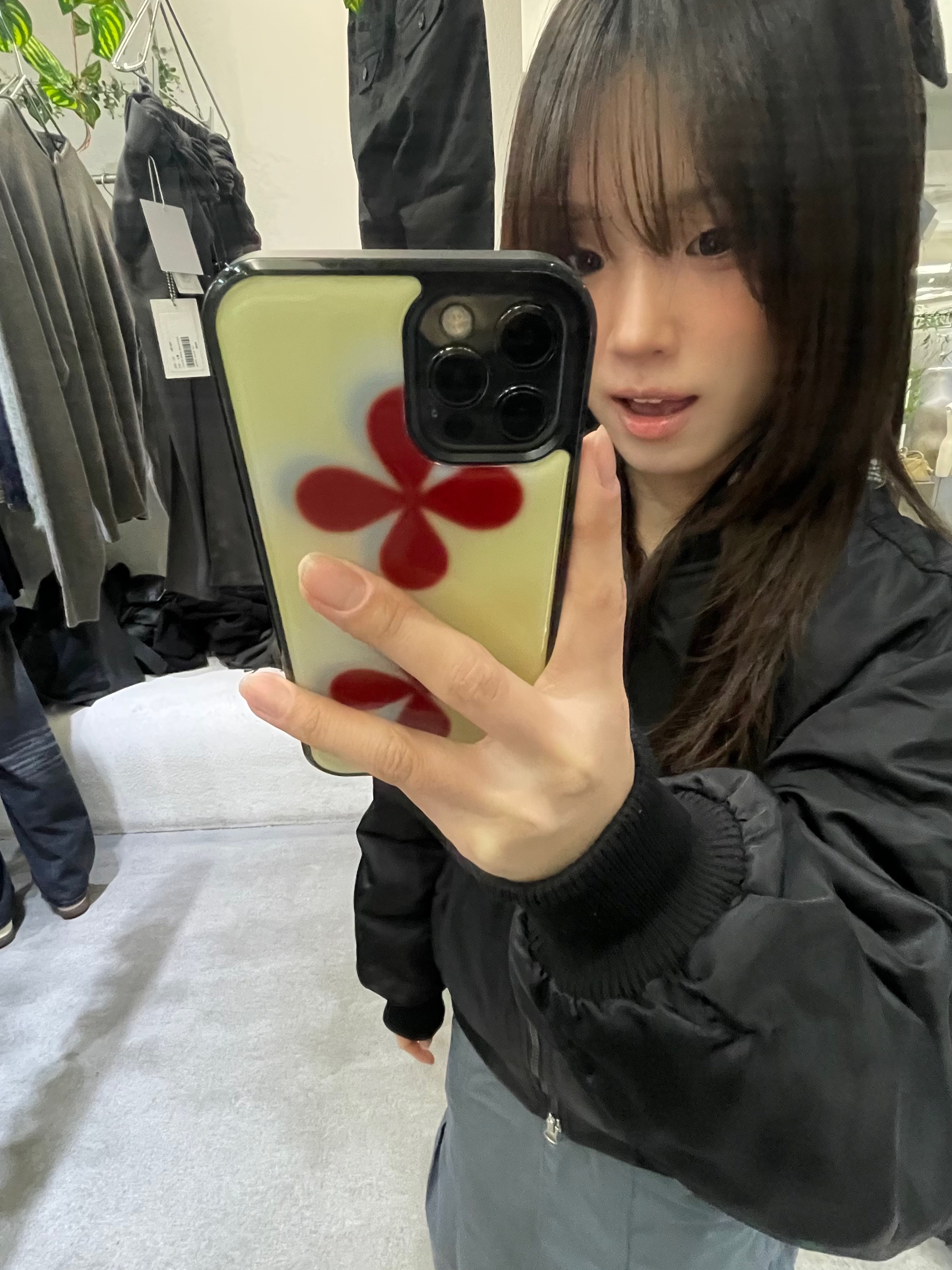 (W) Nike Air Max SNDR Gore-Tex Black and Dark Smoke Grey 착용 스타일