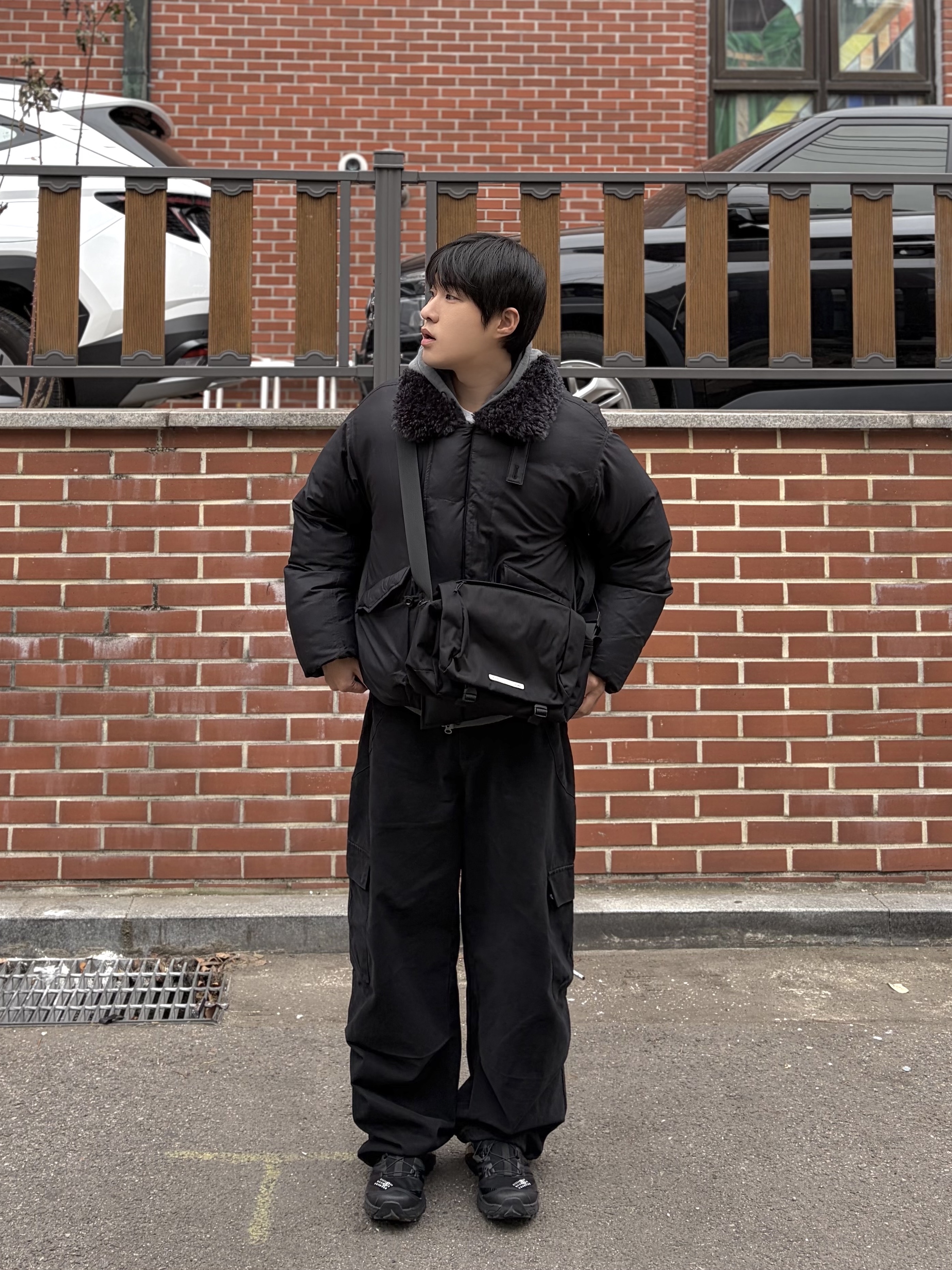noun Washed Cargo Pants Black, Salomon x MM6 Maison Margiela XT-4 Mule Black 착용 스타일 - 2