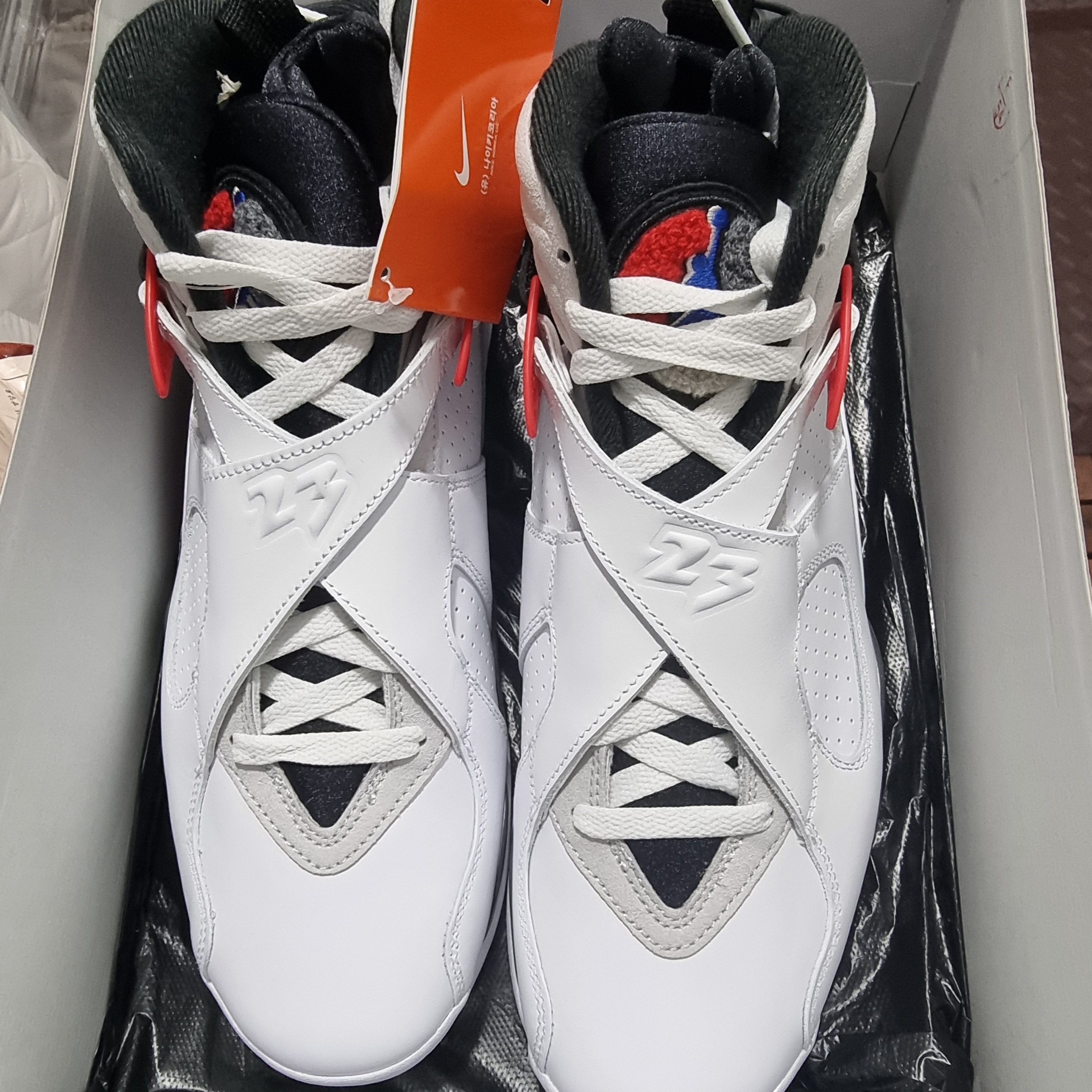 Jordan 8 Retro Bugs Bunny 2025 착용 스타일