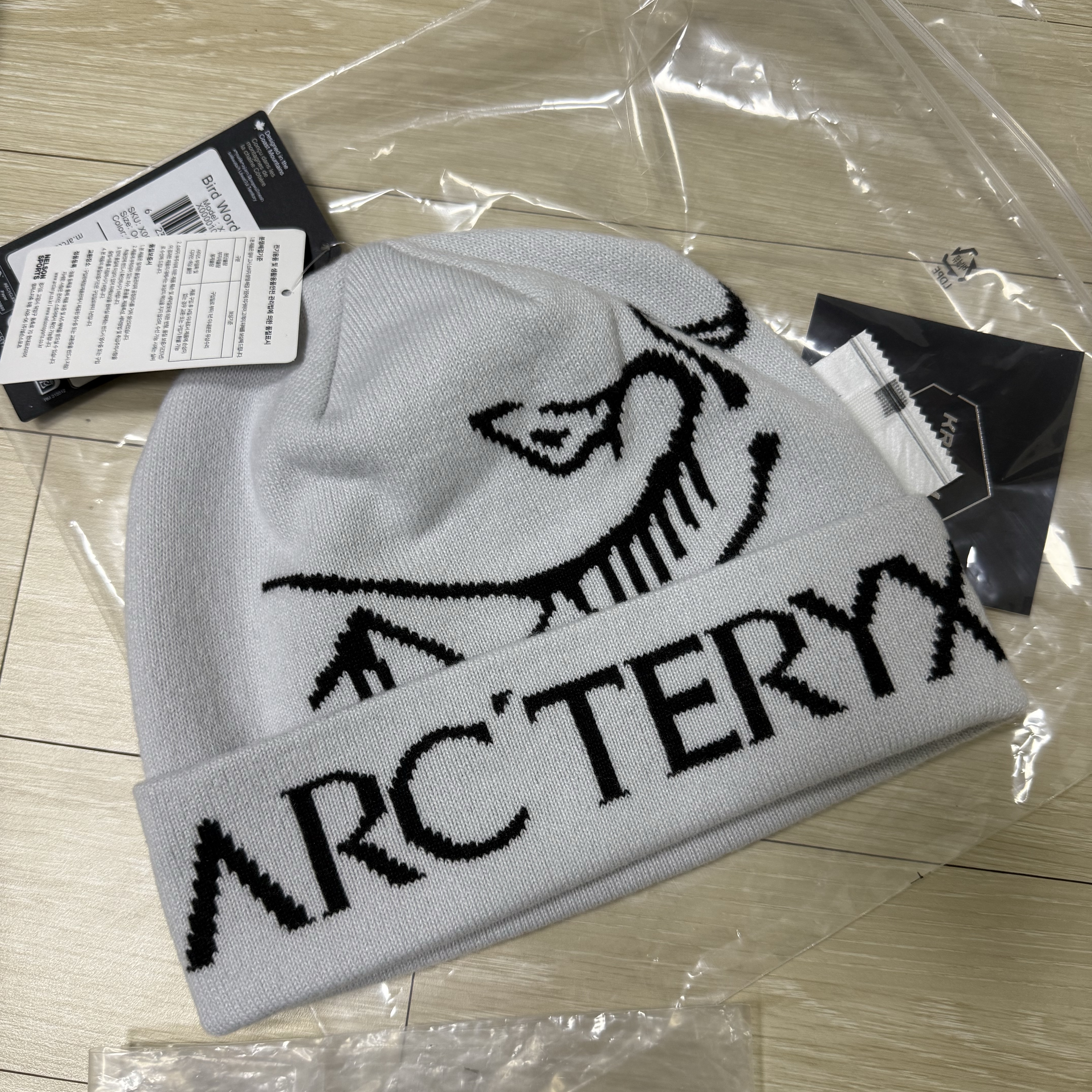 Arc'teryx Bird Word Toque Orca 착용 스타일