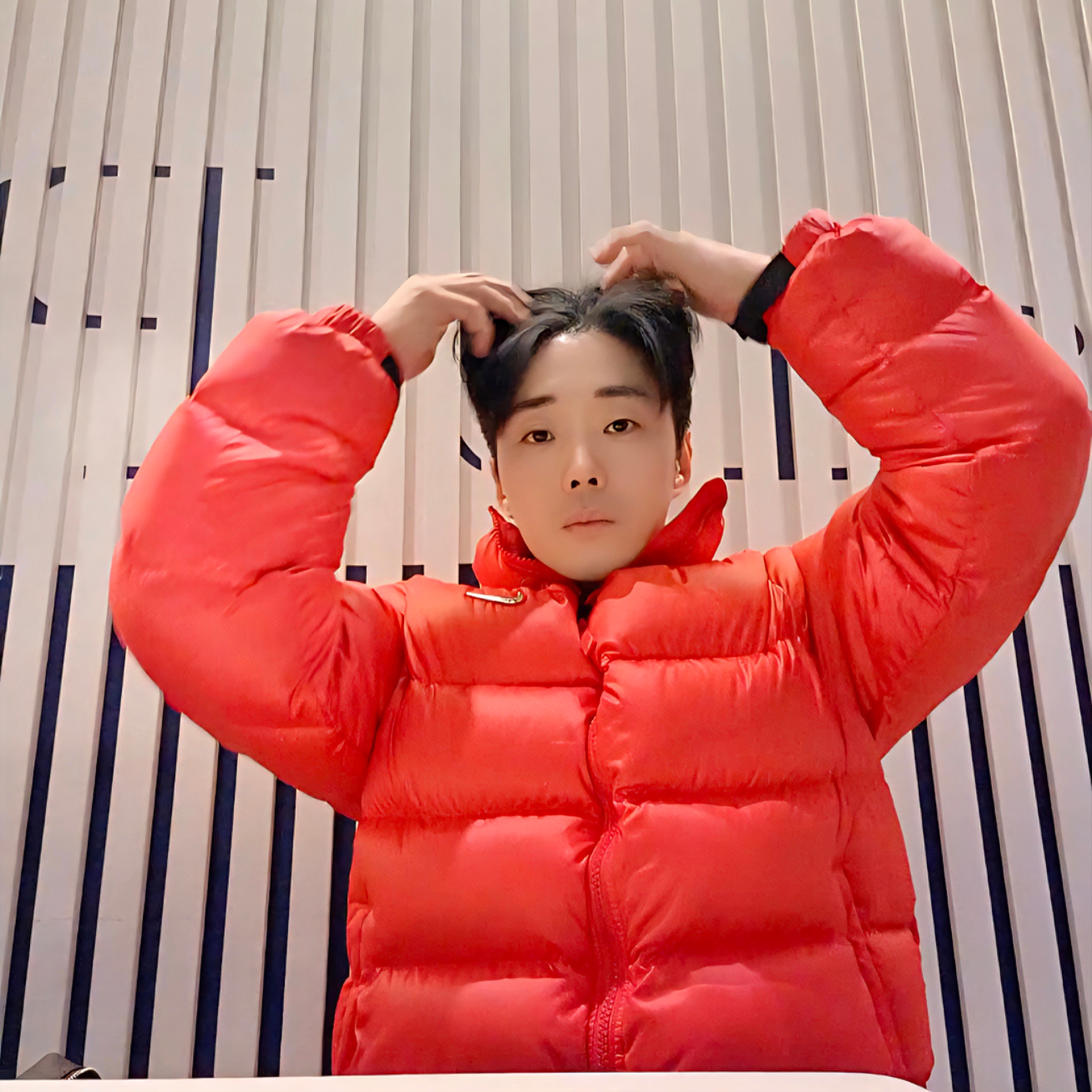 Nike x Drake Nocta Sunset Puffer Jacket Red 착용 스타일 - 2