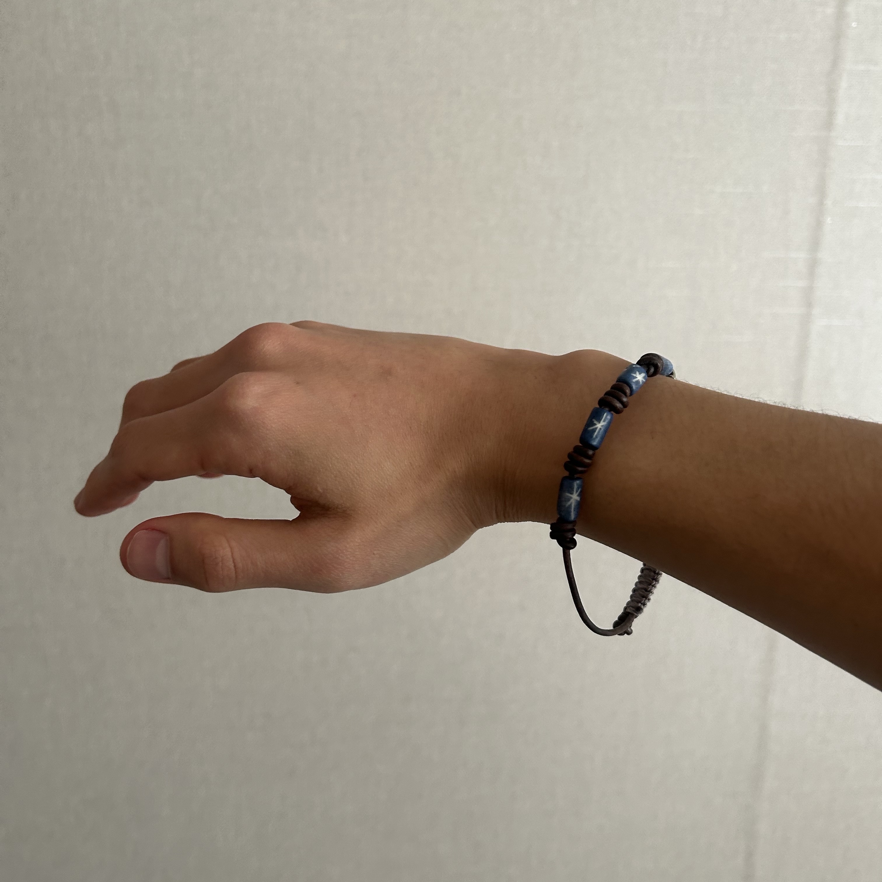 TOWTOW.ARCHIVE Eclipse Bracelet Blue 착용 스타일