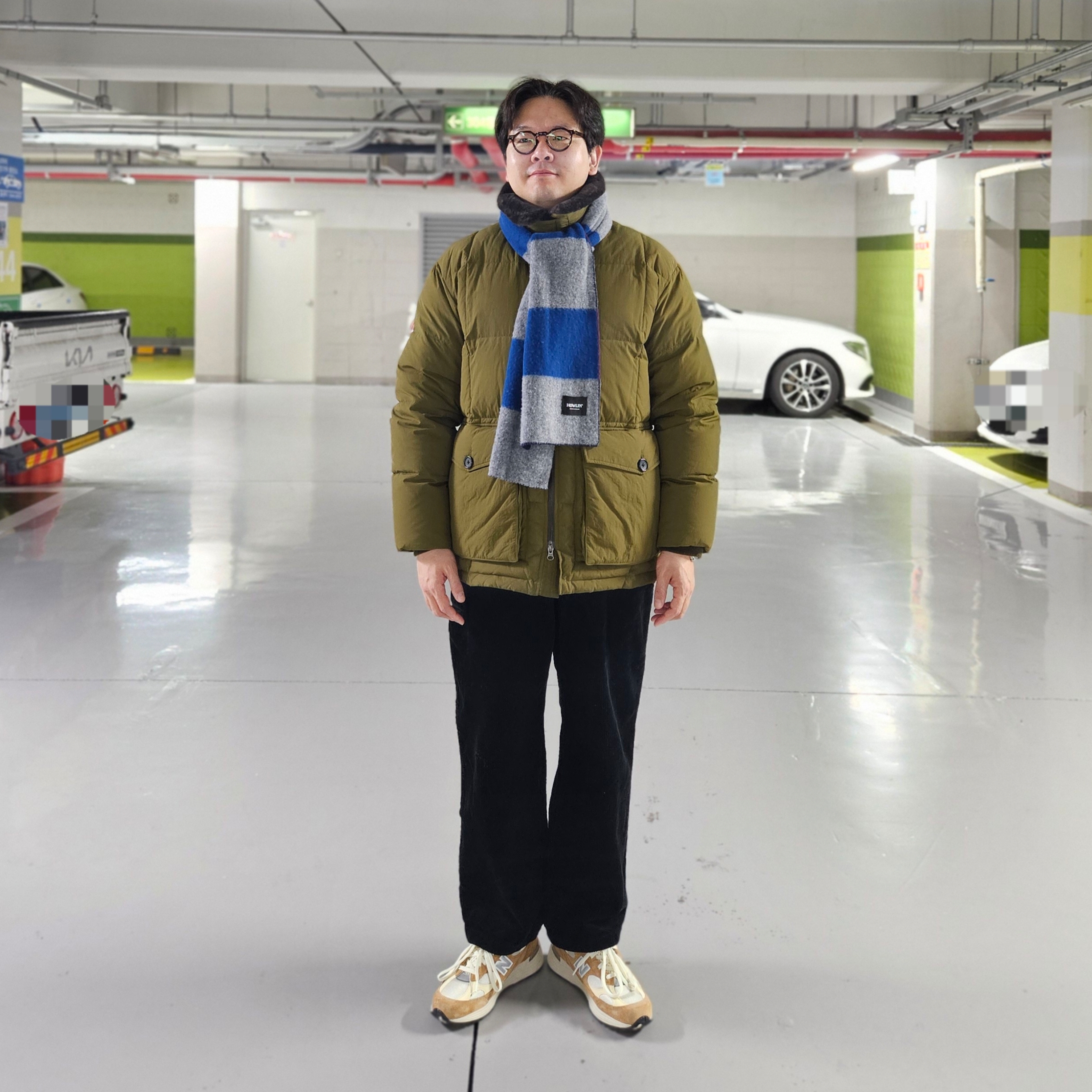 New Balance 992 Made in USA Sweet Caramel Calcium, Howlin Laser Attack Scarf Blue Thunder 착용 스타일 - 1