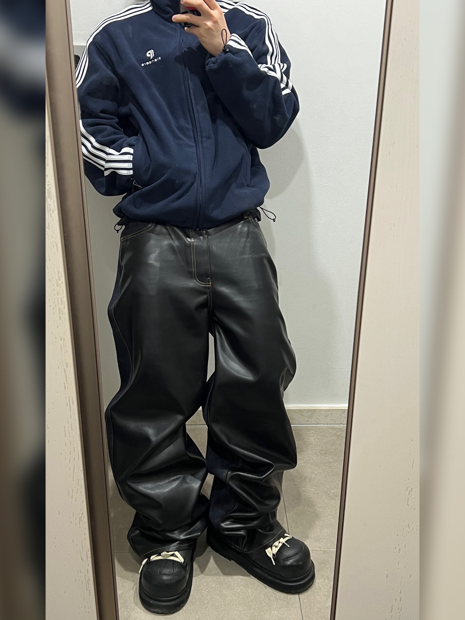 emostanceclub Leather Panel Half and Half Denim Indigo 착용 스타일 - 3