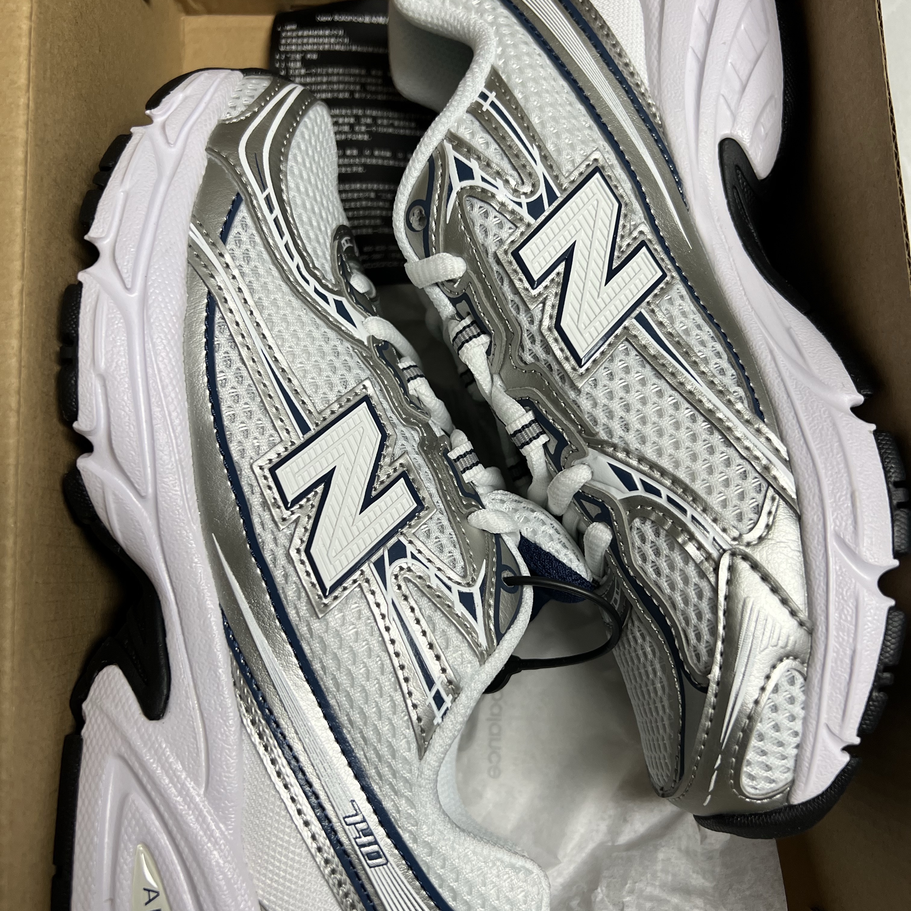 New Balance 740v2 Nb Navy White 착용 스타일