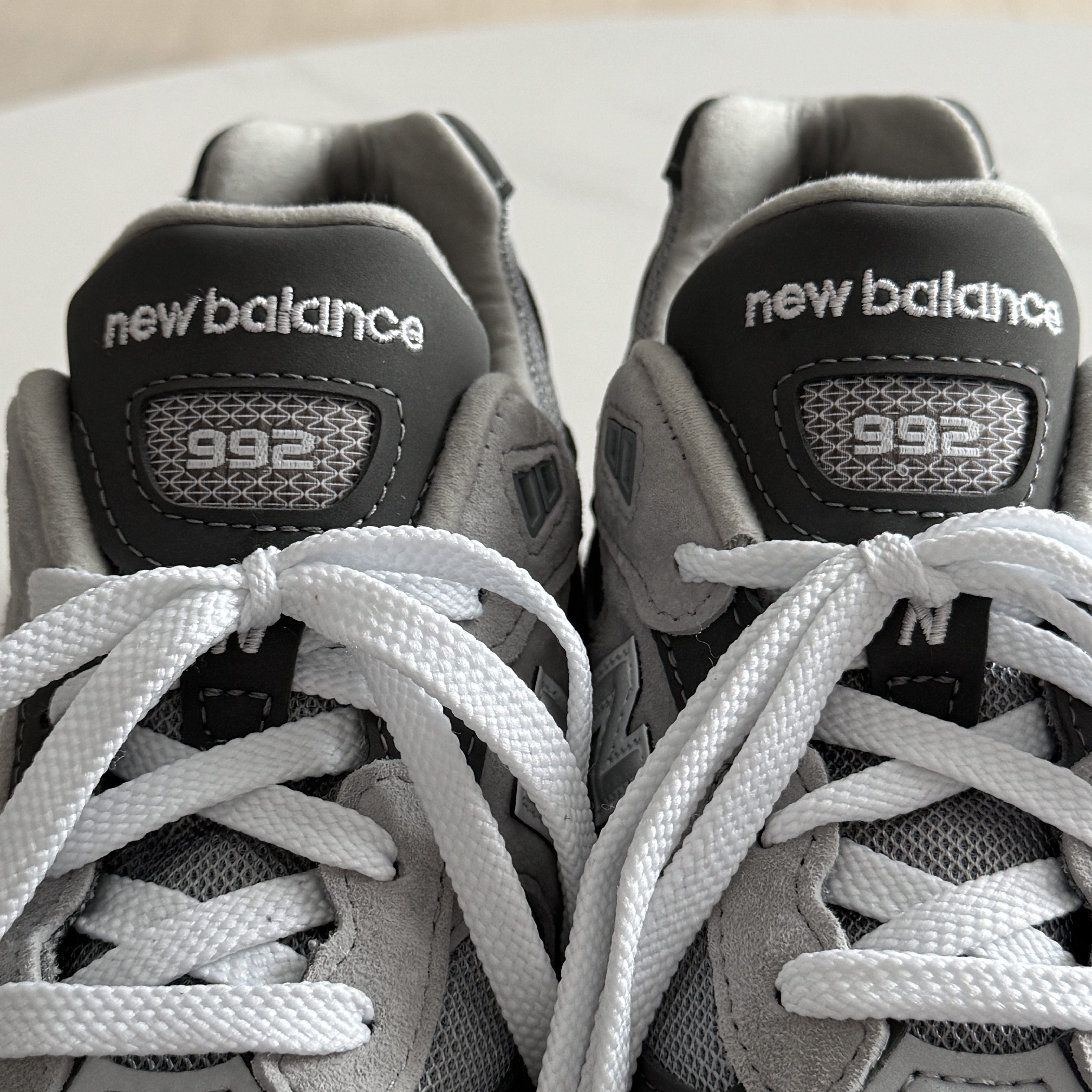 New Balance 992 Made in USA Core Grey Silver Metallic 착용 스타일