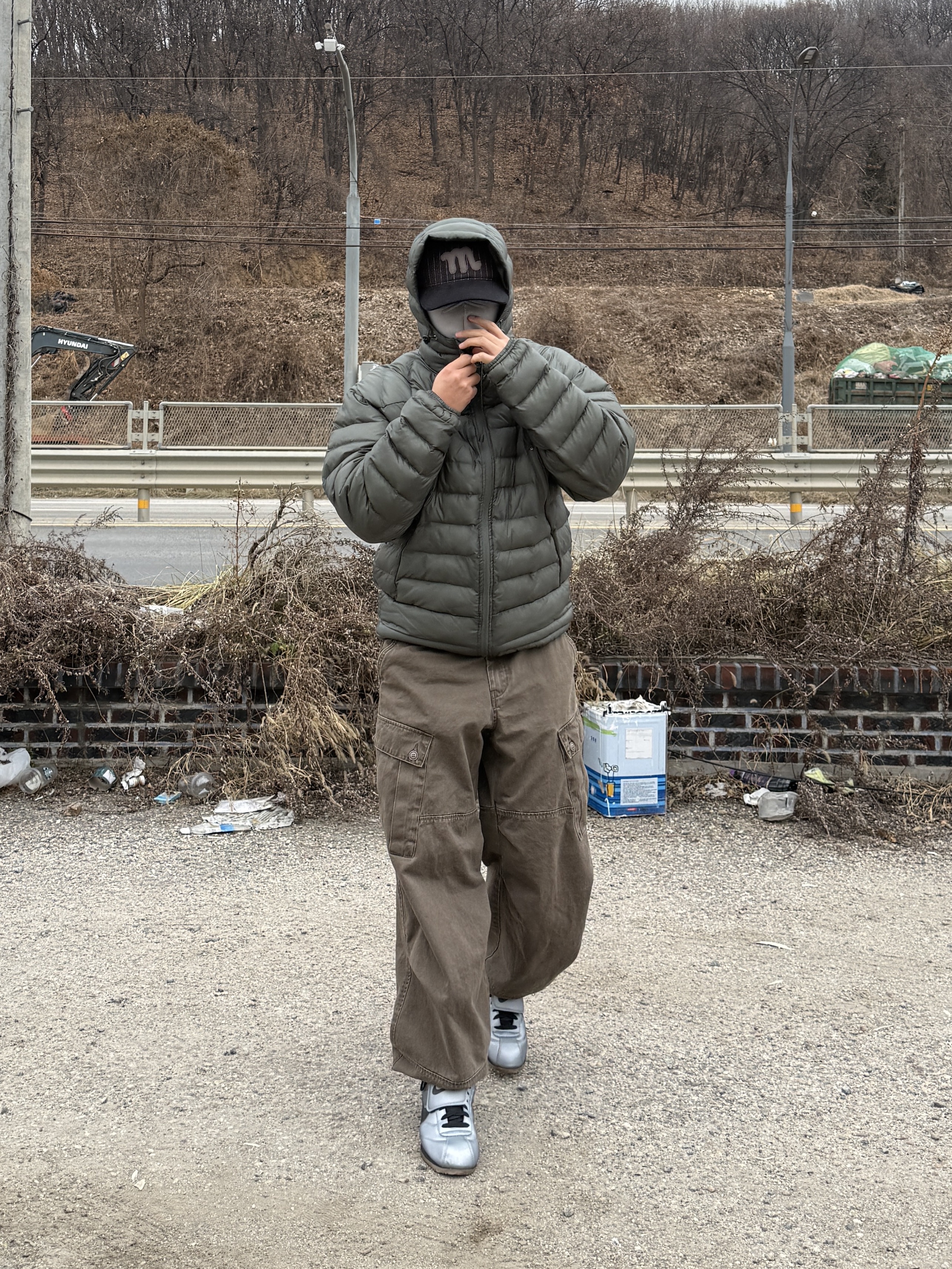 The Coldest Moment Mush Cap Navy, Nike Cortez Leather SE Metallic Cool Grey Black 착용 스타일 - 4