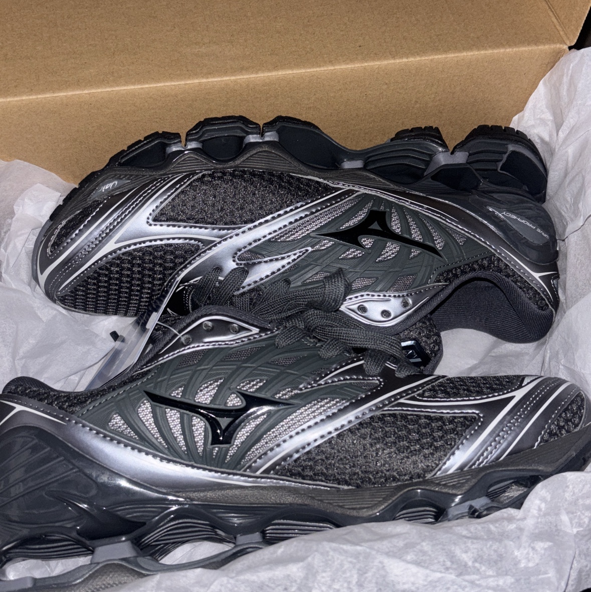 Mizuno Wave Prophecy LS Black Sand Metallic Grey 착용 스타일