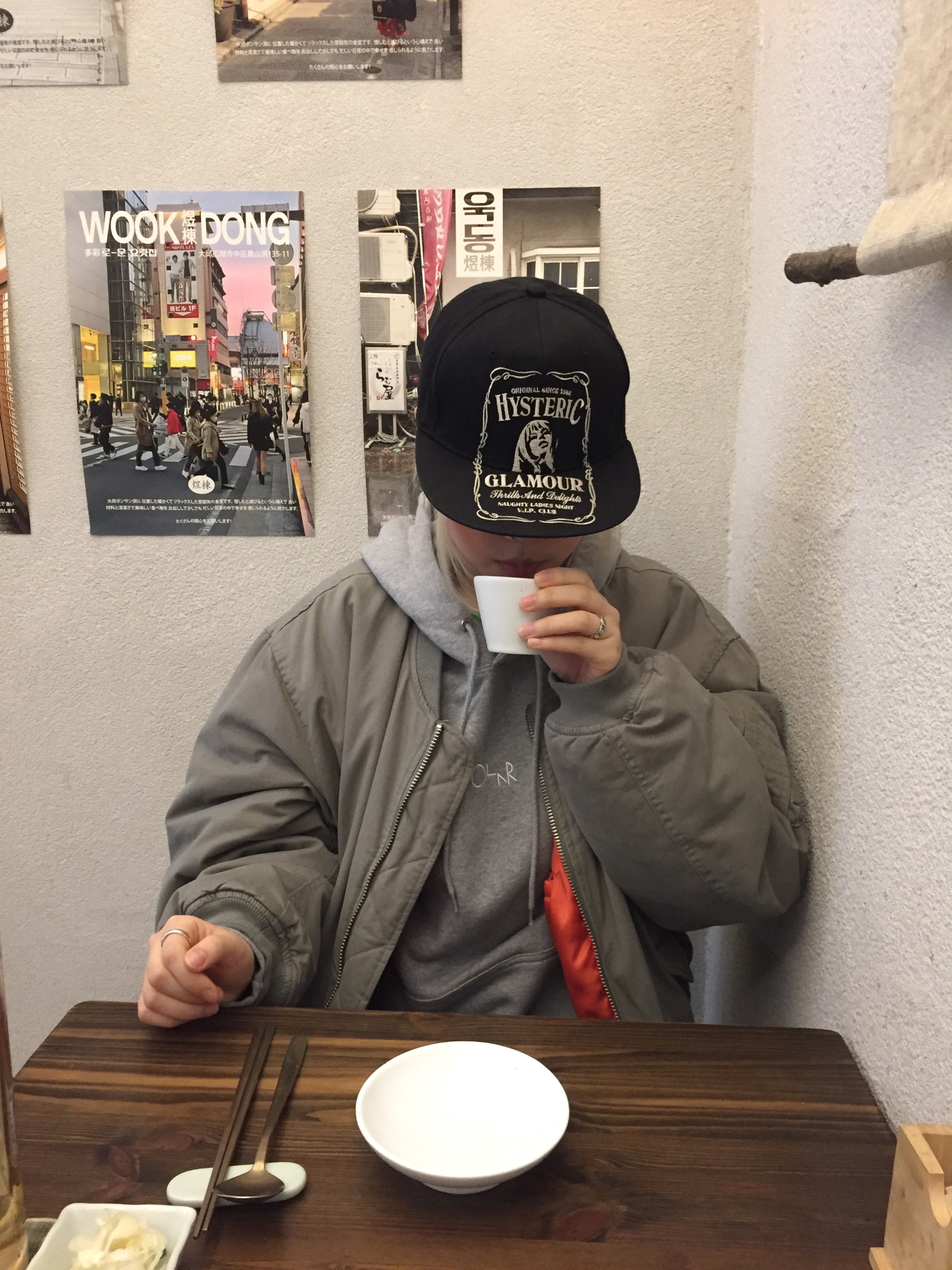 Hysteric Glamour HYS Whisky Embroidery Cap Black, Polar Skate Co Default Hoodie Pale Taupe 착용 스타일