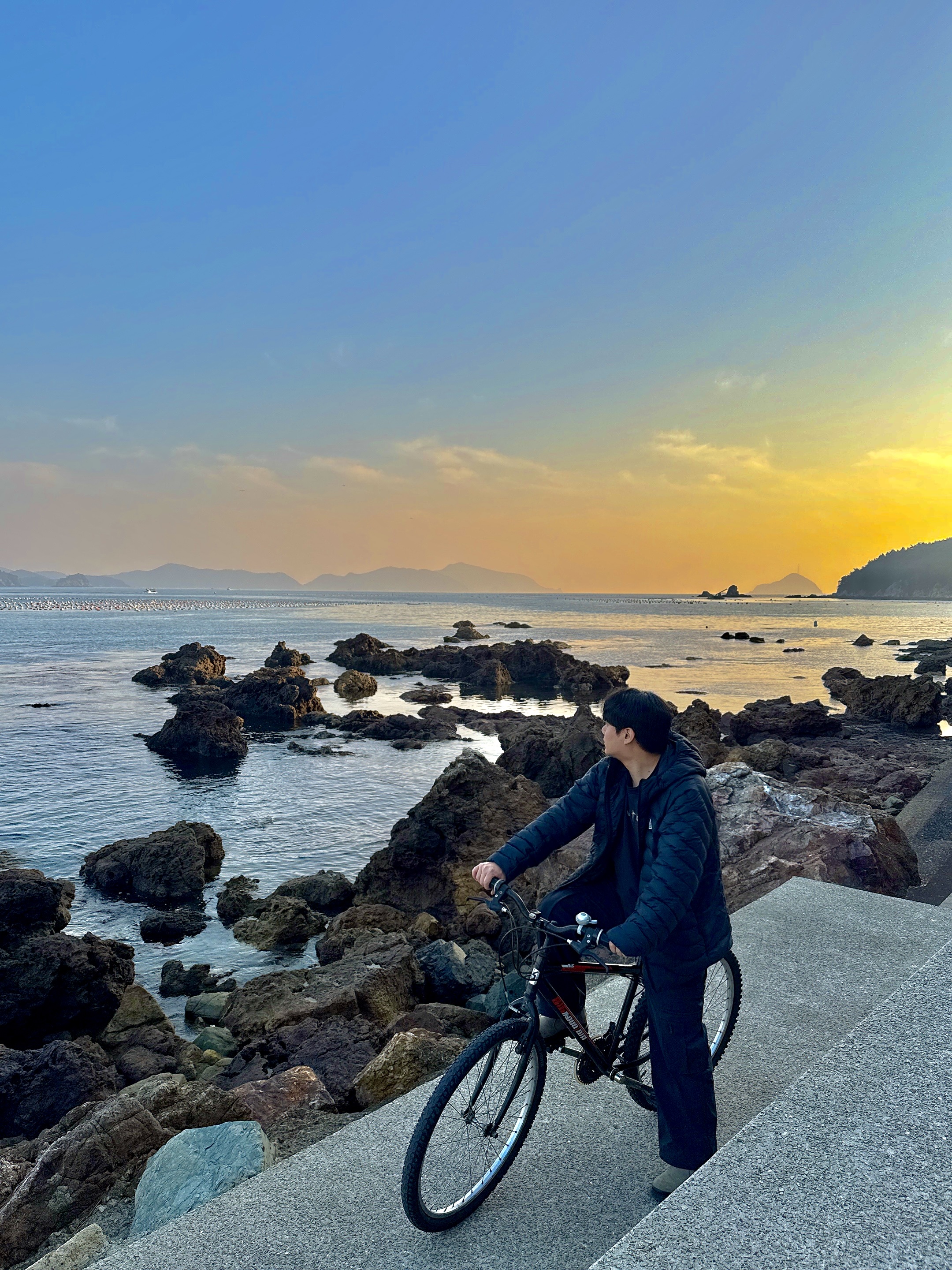 Adidas x Thug Club Long Sleeve T-Shirt Black - KR Sizing, Nike ACG Lava Flow Therma-Fit ADV Jacket Black Summit White - Asia 착용 스타일 - 2