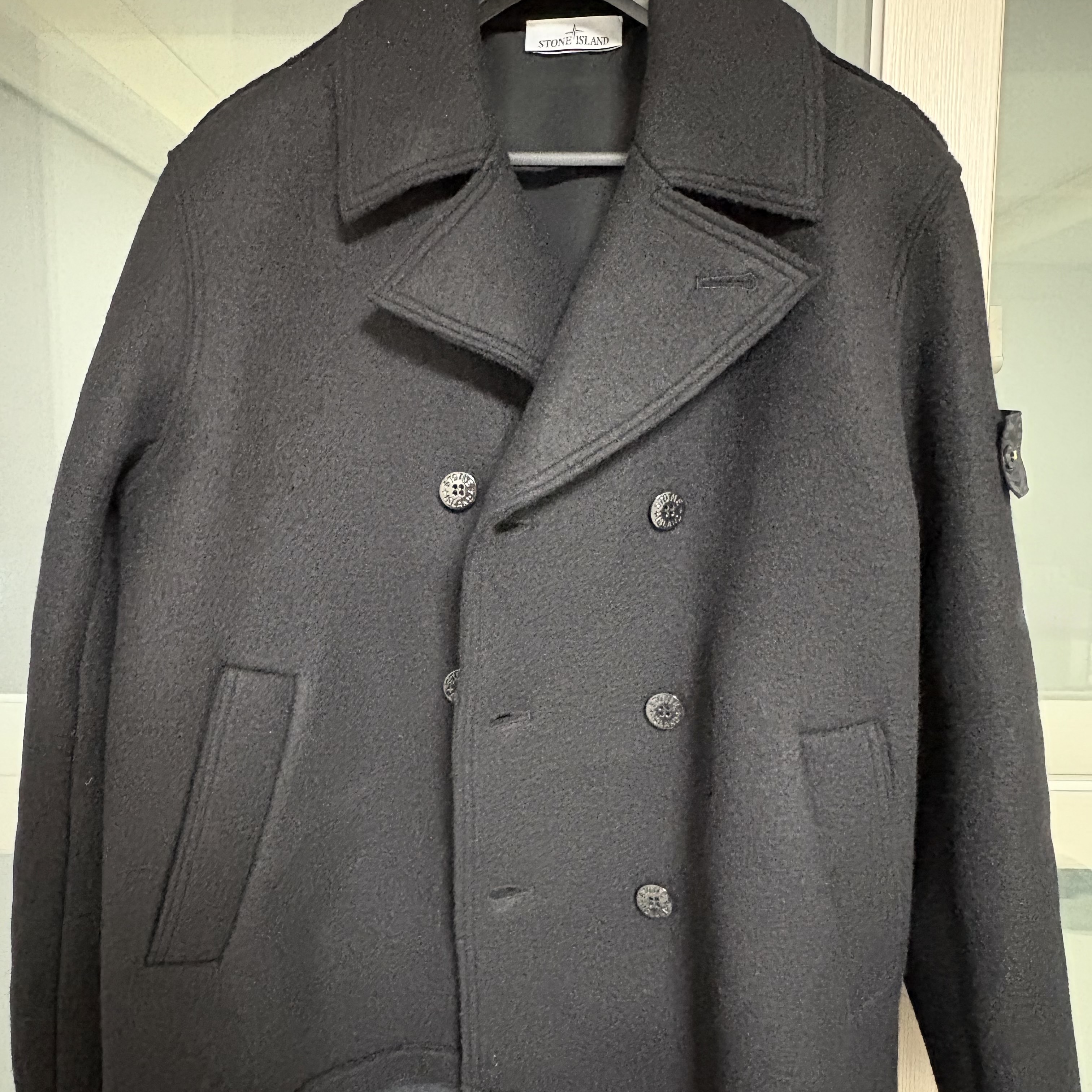 Stone Island 5100059 Felted RWS Wool Double Breasted Pea Coat with Pockets Black - 25FW 착용 스타일