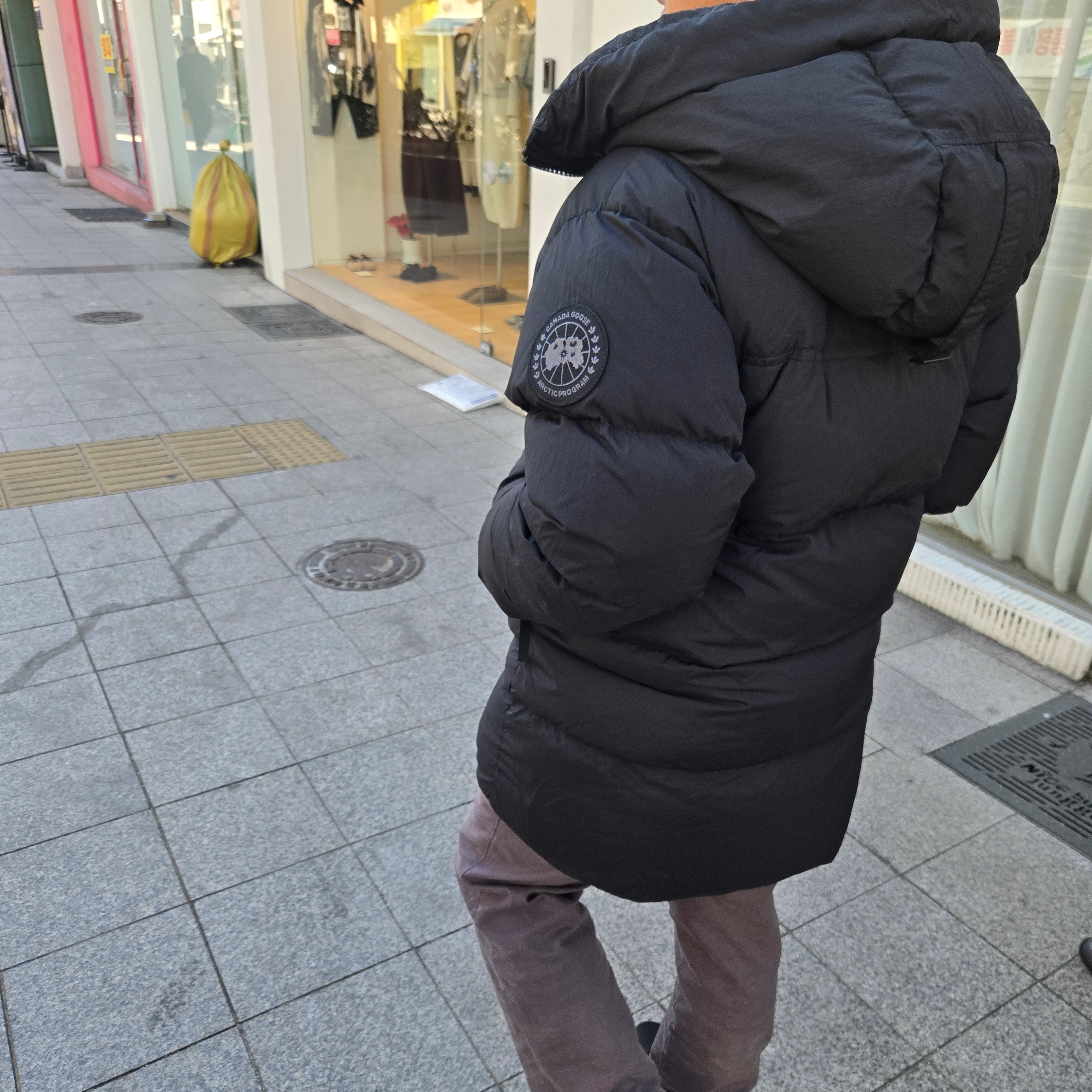 Canada Goose Lawrence Puffer Black Label Black 착용 스타일