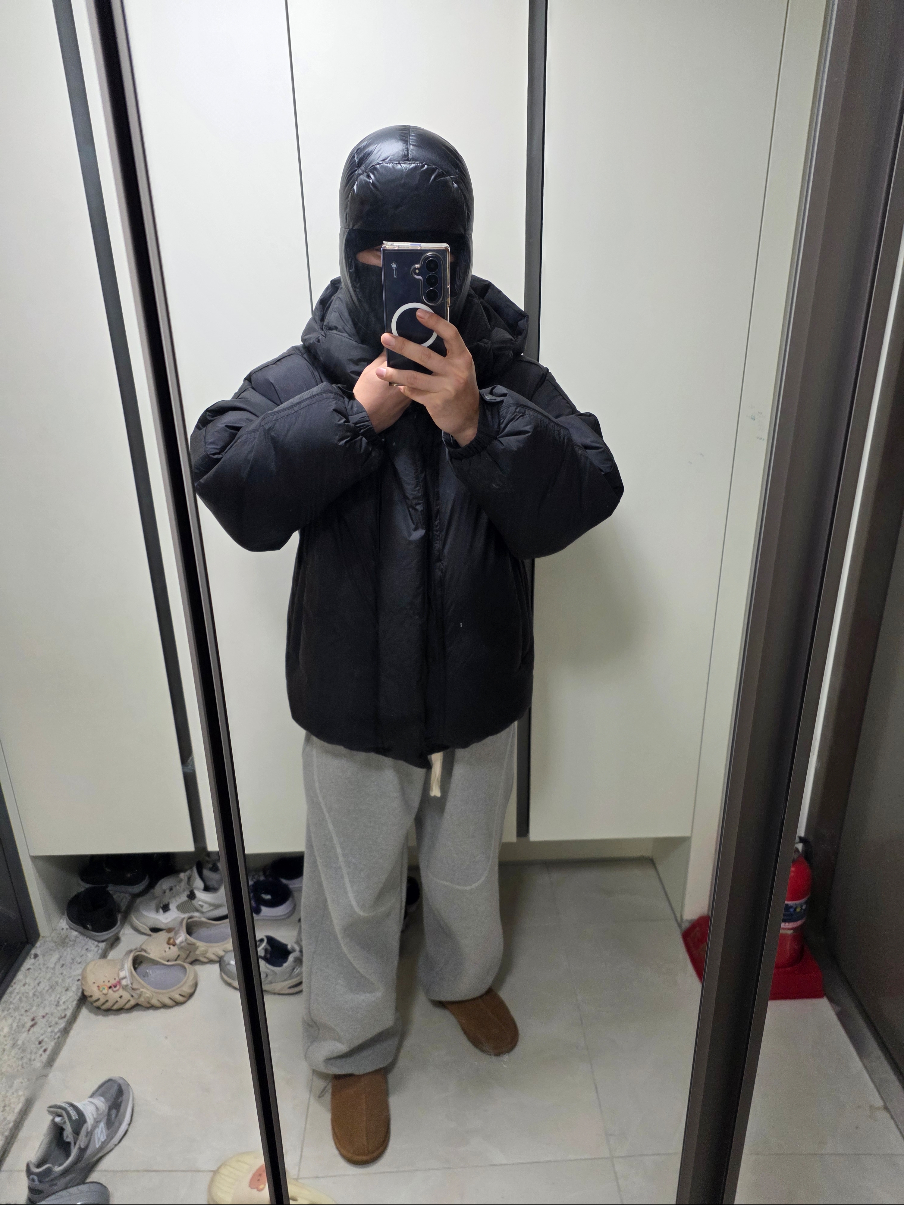 Undermycar Mu.112 Original Logo Curve Line Stitch Bonded Sweat Pants Melange Gray, UGG Tasman II Slipper Chestnut 착용 스타일