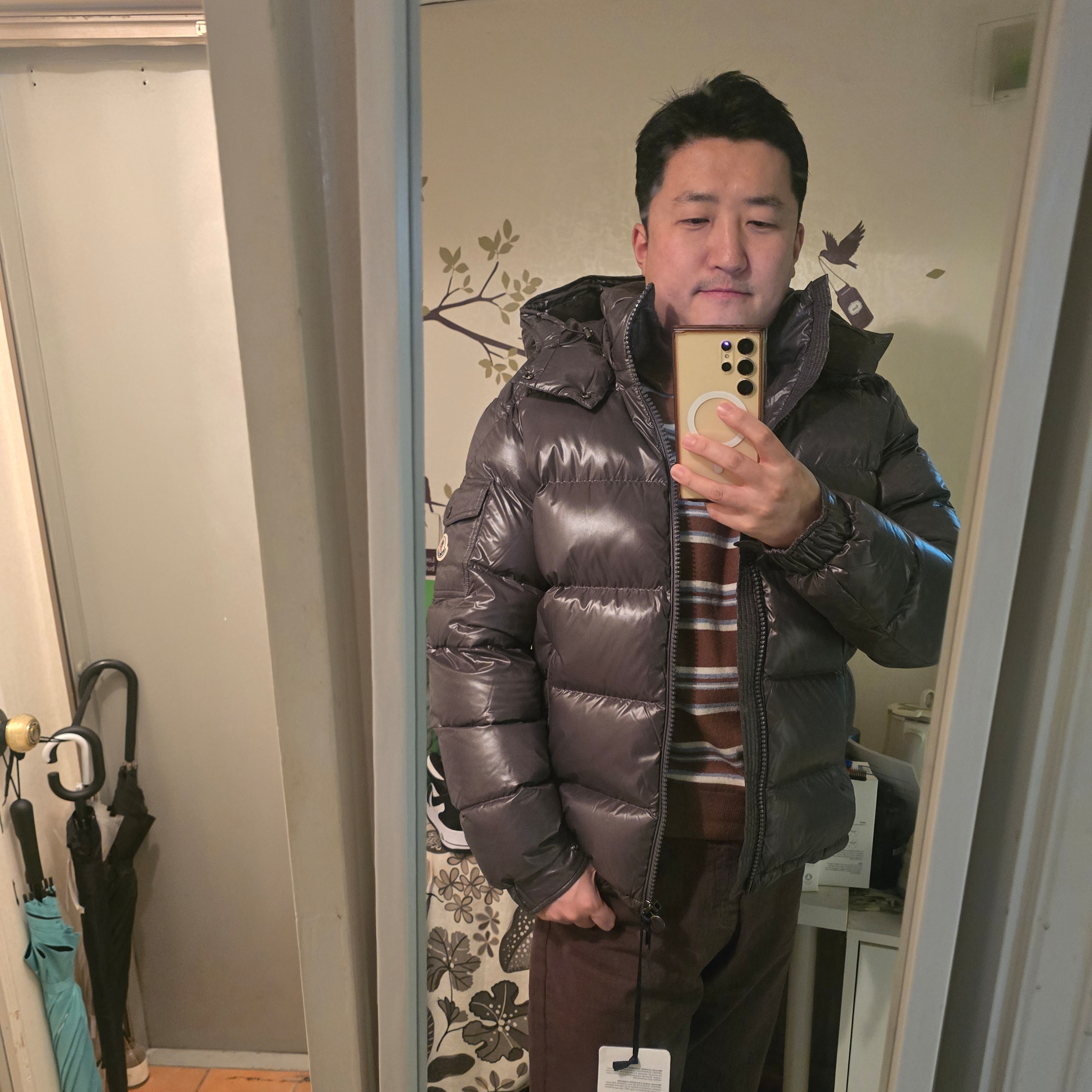 Moncler Maya Hooded Short Down Jacket Dark Grey - 25FW 착용 스타일 - 2