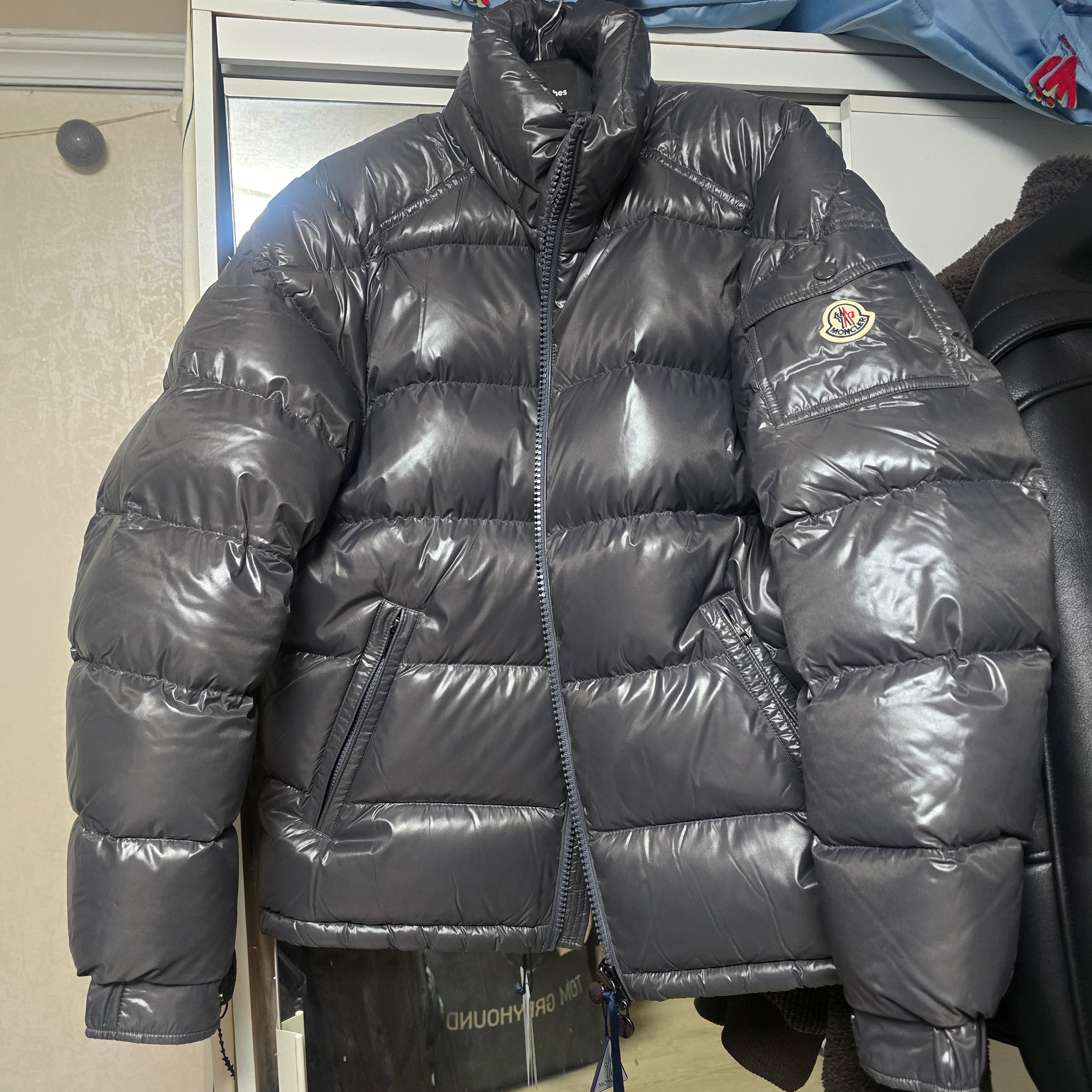 Moncler Maya Hooded Short Down Jacket Dark Grey - 25FW 착용 스타일 - 4