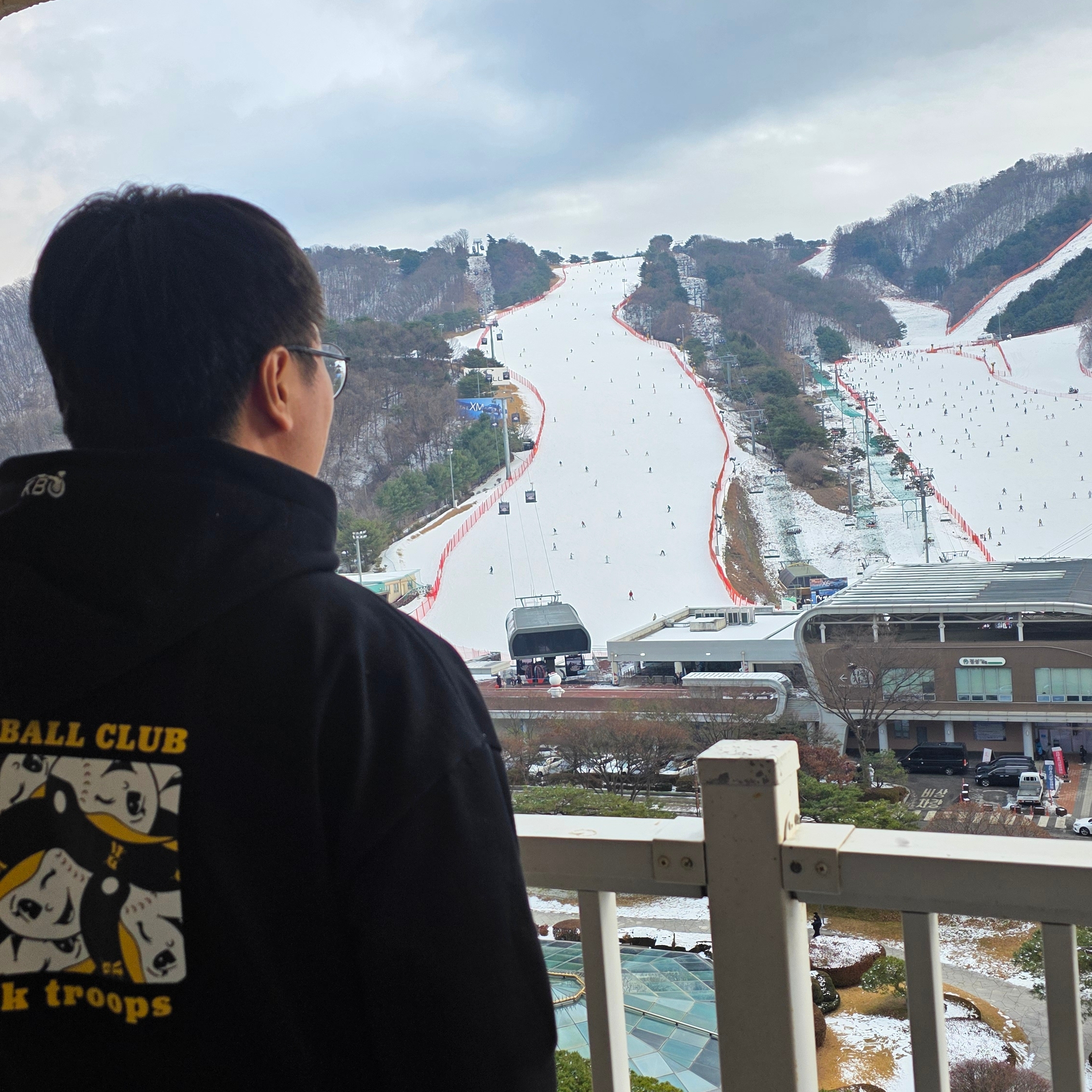WILLBE PLAY Raiders Overfit Hoodie Black 착용 스타일