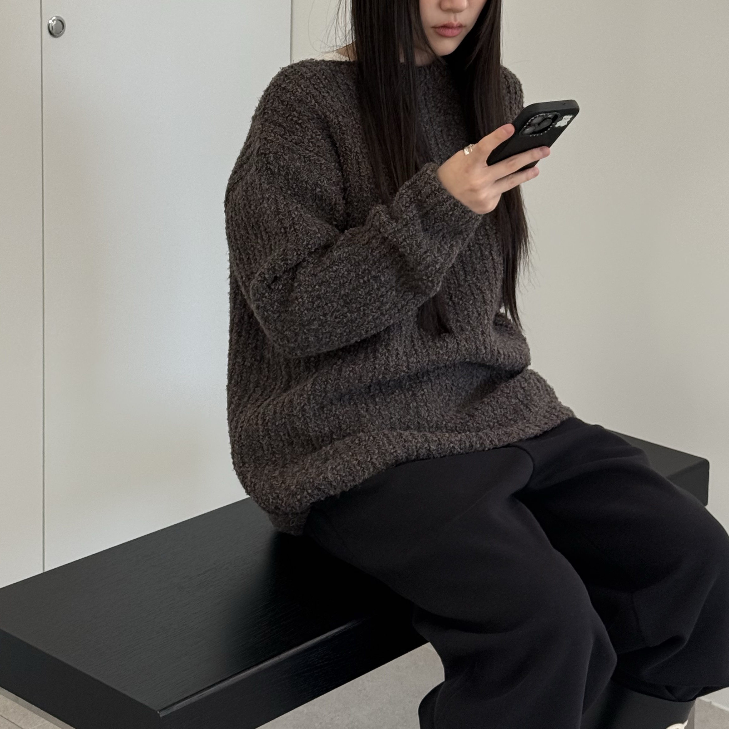 GBH APPAREL Boatneck Loose Fit Knit / Brown 착용 스타일 - 1