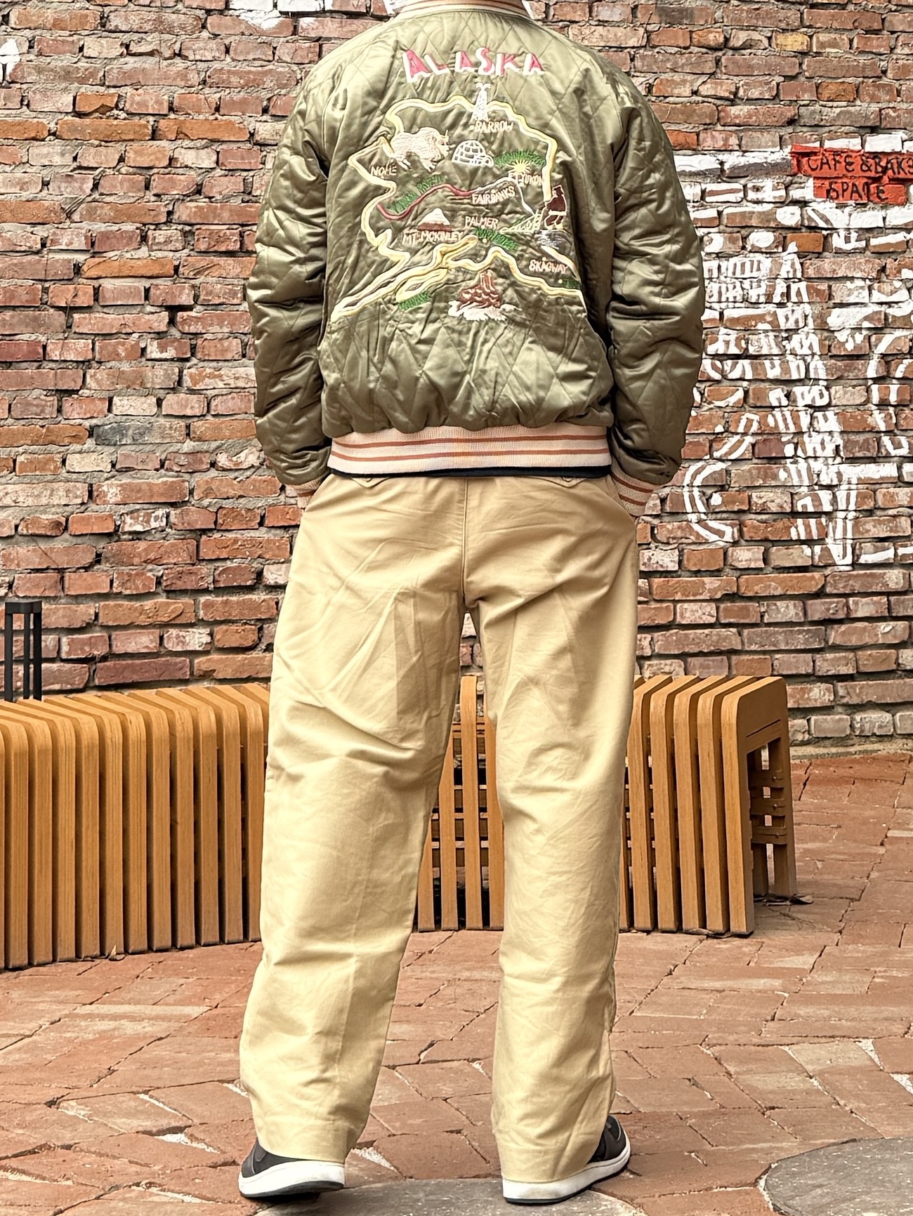Uniqlo x JW Anderson Wide Fit Chino Pants Beige, Nike Terminator High SE Velvet Brown 착용 스타일
