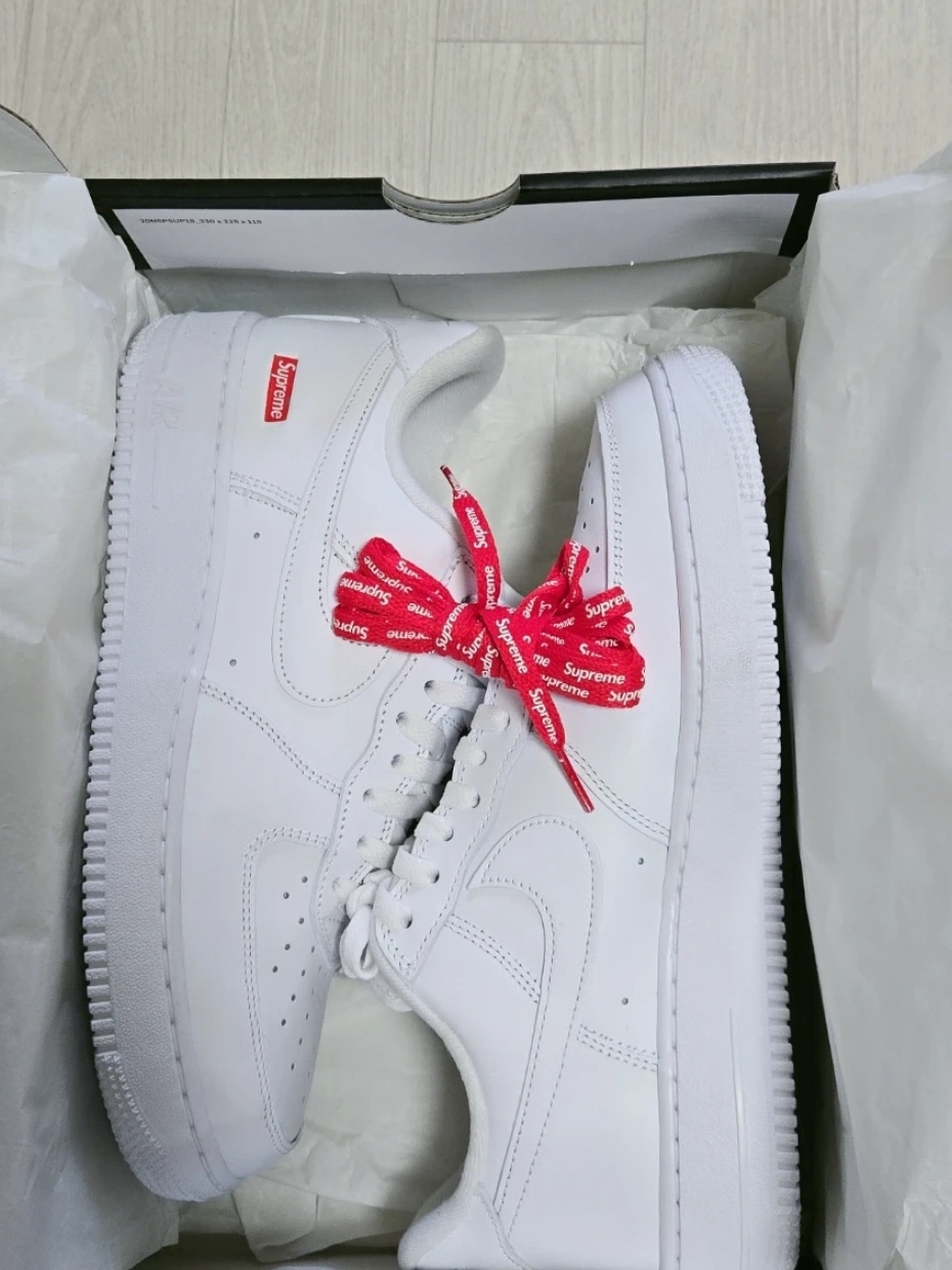 Nike x Supreme Air Force 1 Low White 착용 스타일