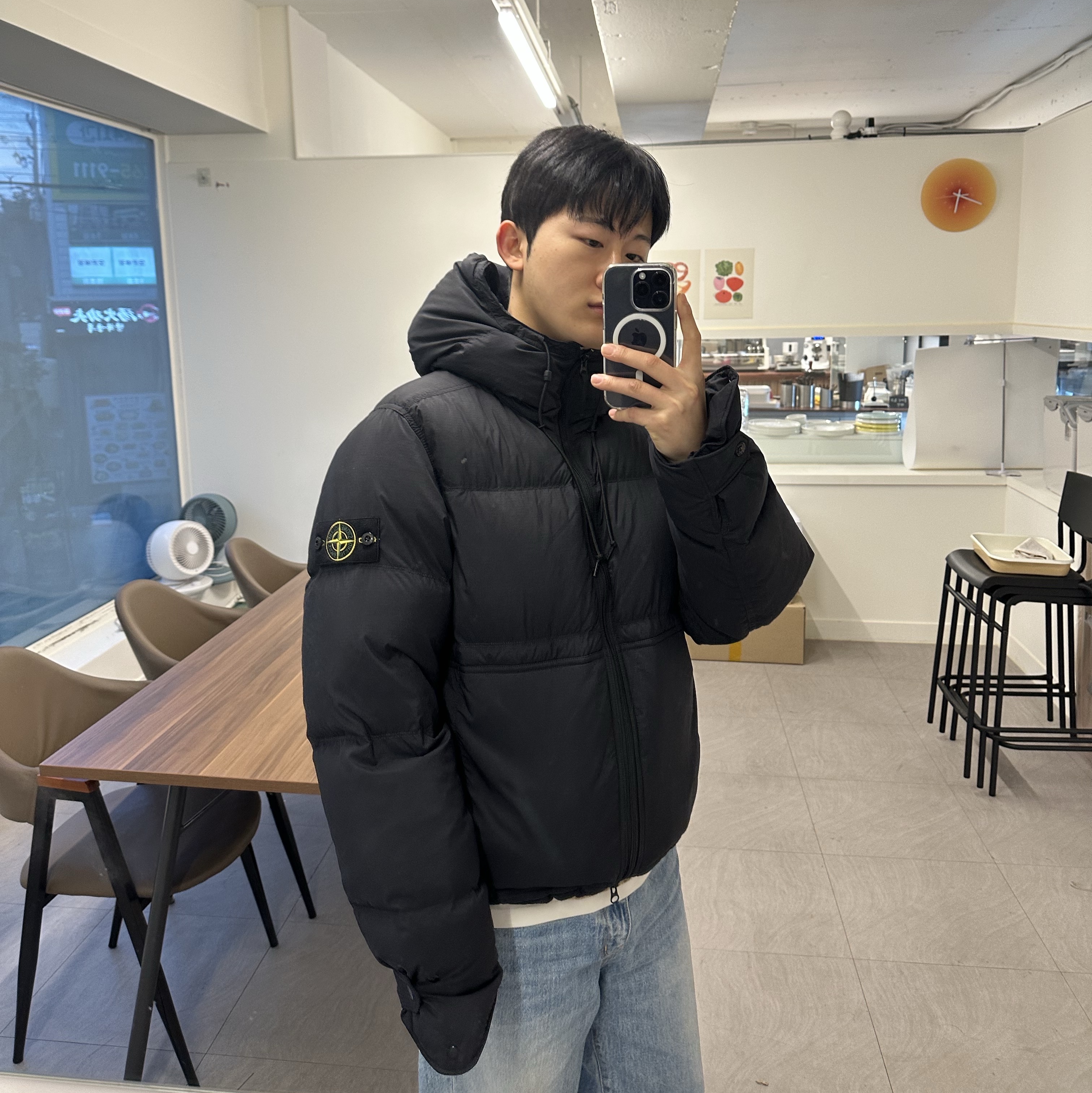 Stone Island 4100019 Matt Ripstop Cordura Advanced Fabrics Down Parka with Water Resistance and Snap Pockets Black - 25FW, Stone Island 4100019 Matt Ripstop Cordura Advanced Fabrics Down Parka with Water Resistance and Snap Pockets Cement - 25FW 착용 스타일 - 1