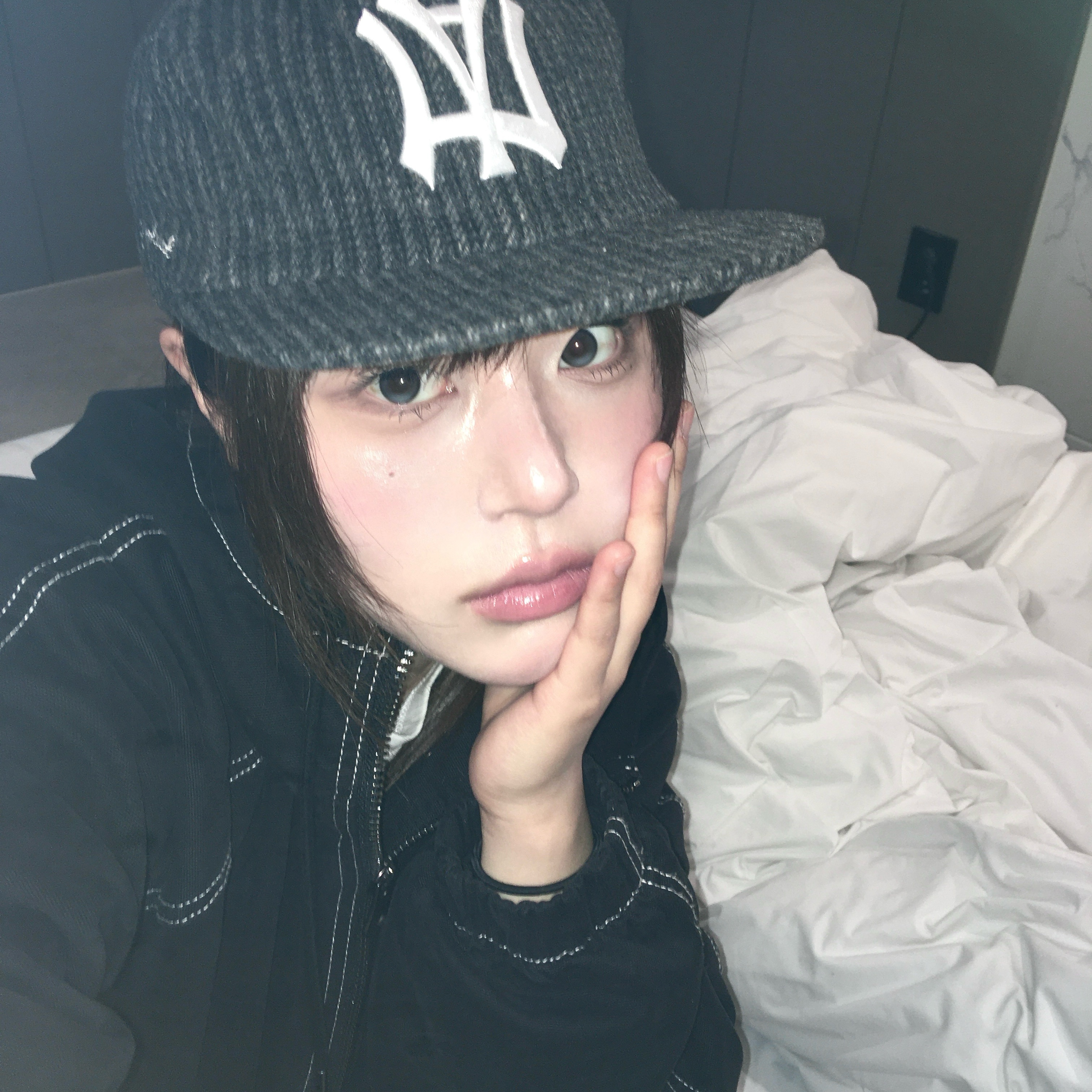 AEAE Ae Symbol Stripe Angel Wing Cap Black 착용 스타일 - 2