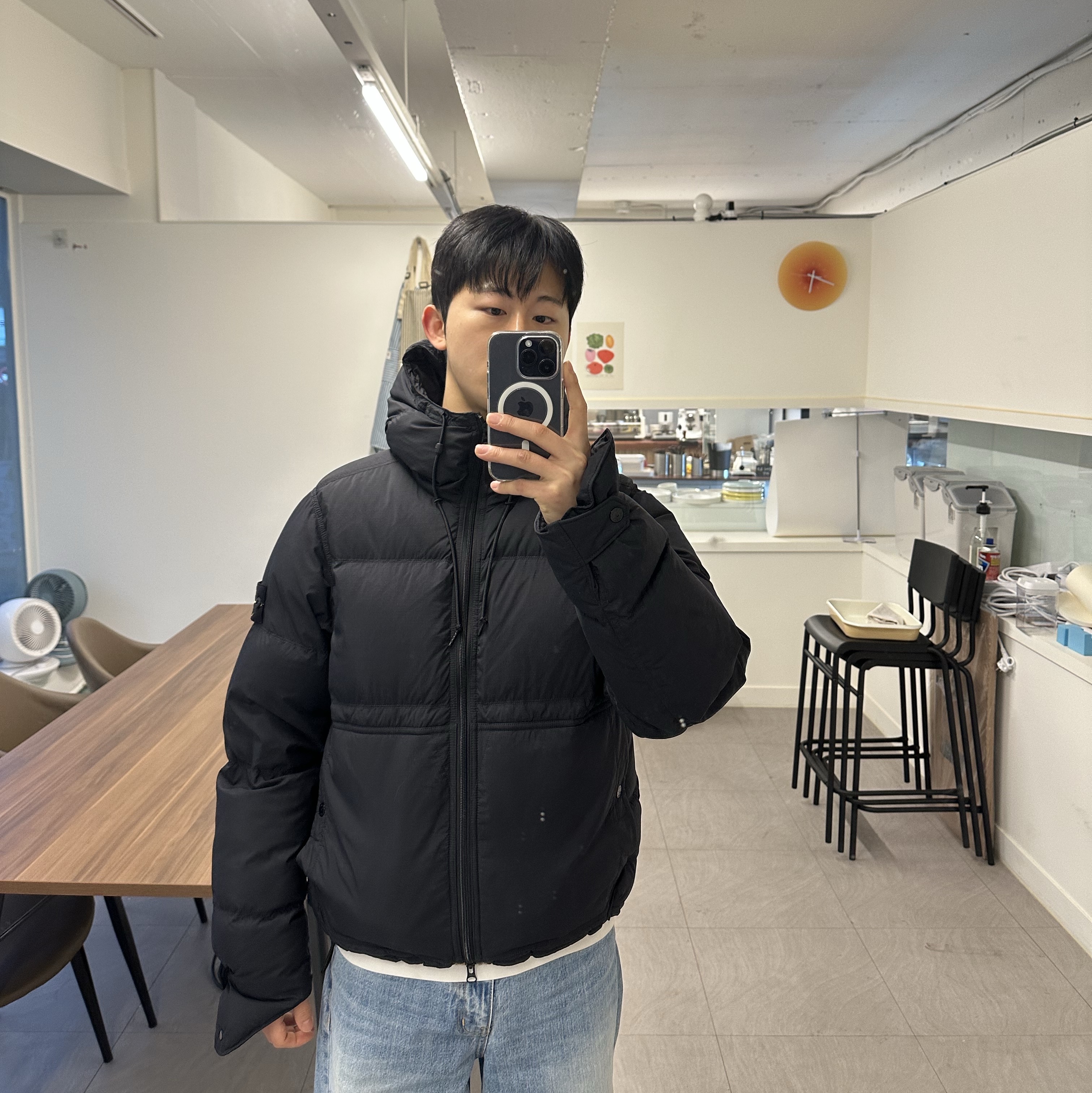 Stone Island 4100019 Matt Ripstop Cordura Advanced Fabrics Down Parka with Water Resistance and Snap Pockets Black - 25FW, Stone Island 4100019 Matt Ripstop Cordura Advanced Fabrics Down Parka with Water Resistance and Snap Pockets Cement - 25FW 착용 스타일 - 2