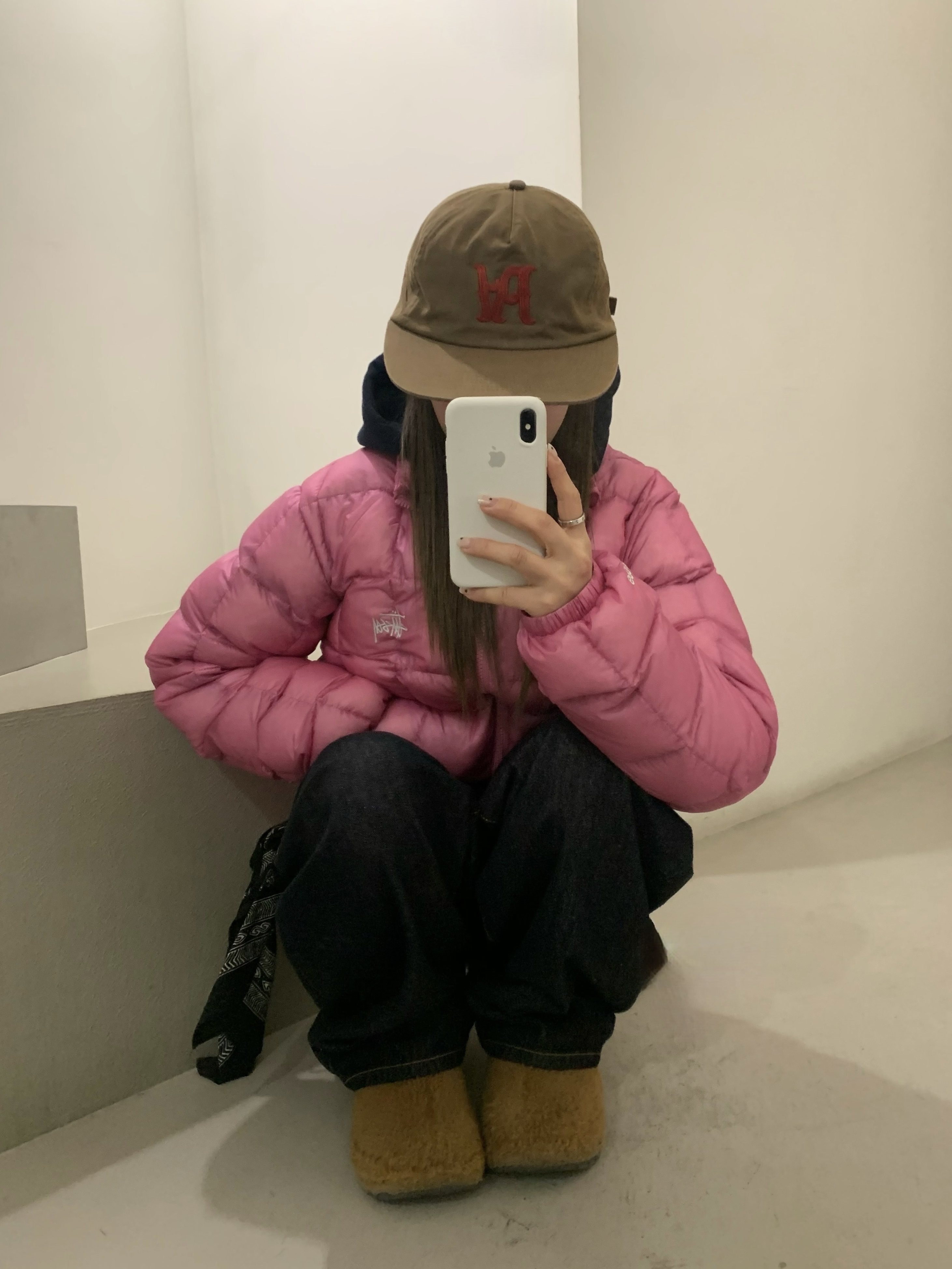 Stussy Midweight Puffer Pink, Crocs x Lil Nas X Mega Crush Clog Black Brown 착용 스타일