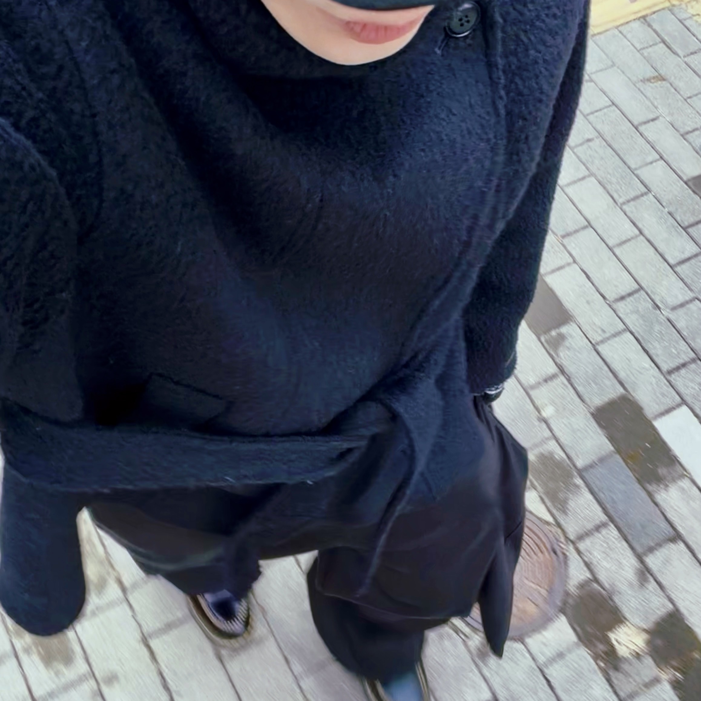 Dr. Martens Lowell Leather Moc Toe Shoes Black Analine 착용 스타일