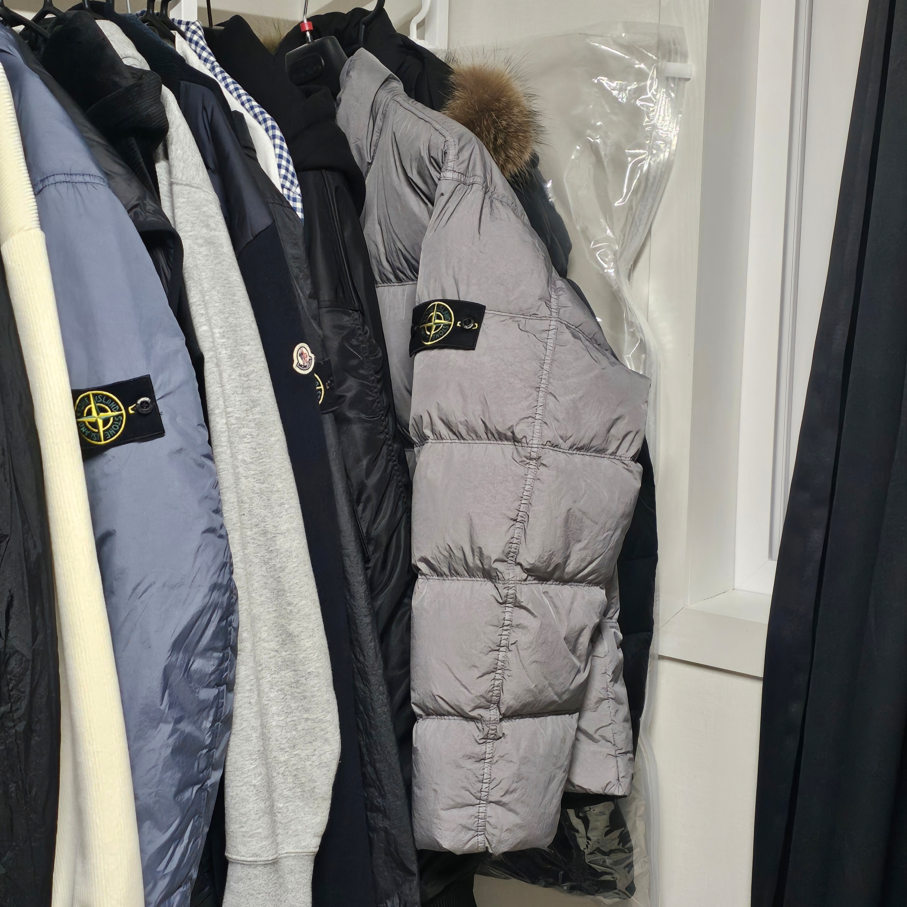 Stone Island 4100010 Crinkle Reps NY Recycled Nylon Down Jacket with Wind Resistant Cement - 25FW 착용 스타일