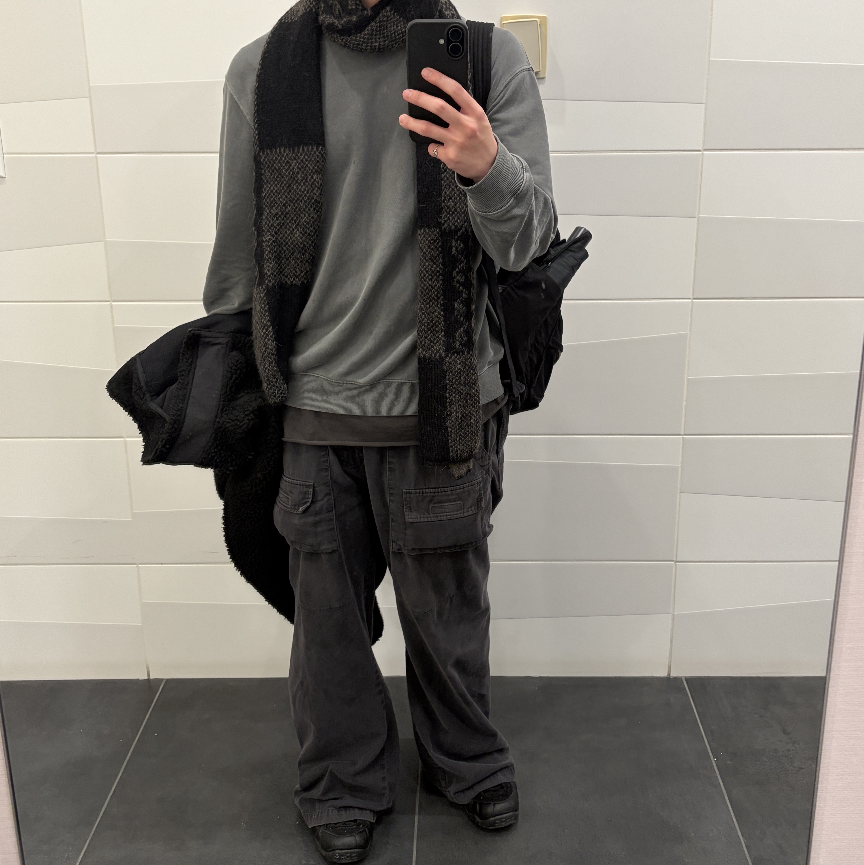 Polyteru Front Cargo Pants 1.2v Black, Polyteru Human Index Human Sleeveless Charcoal 착용 스타일