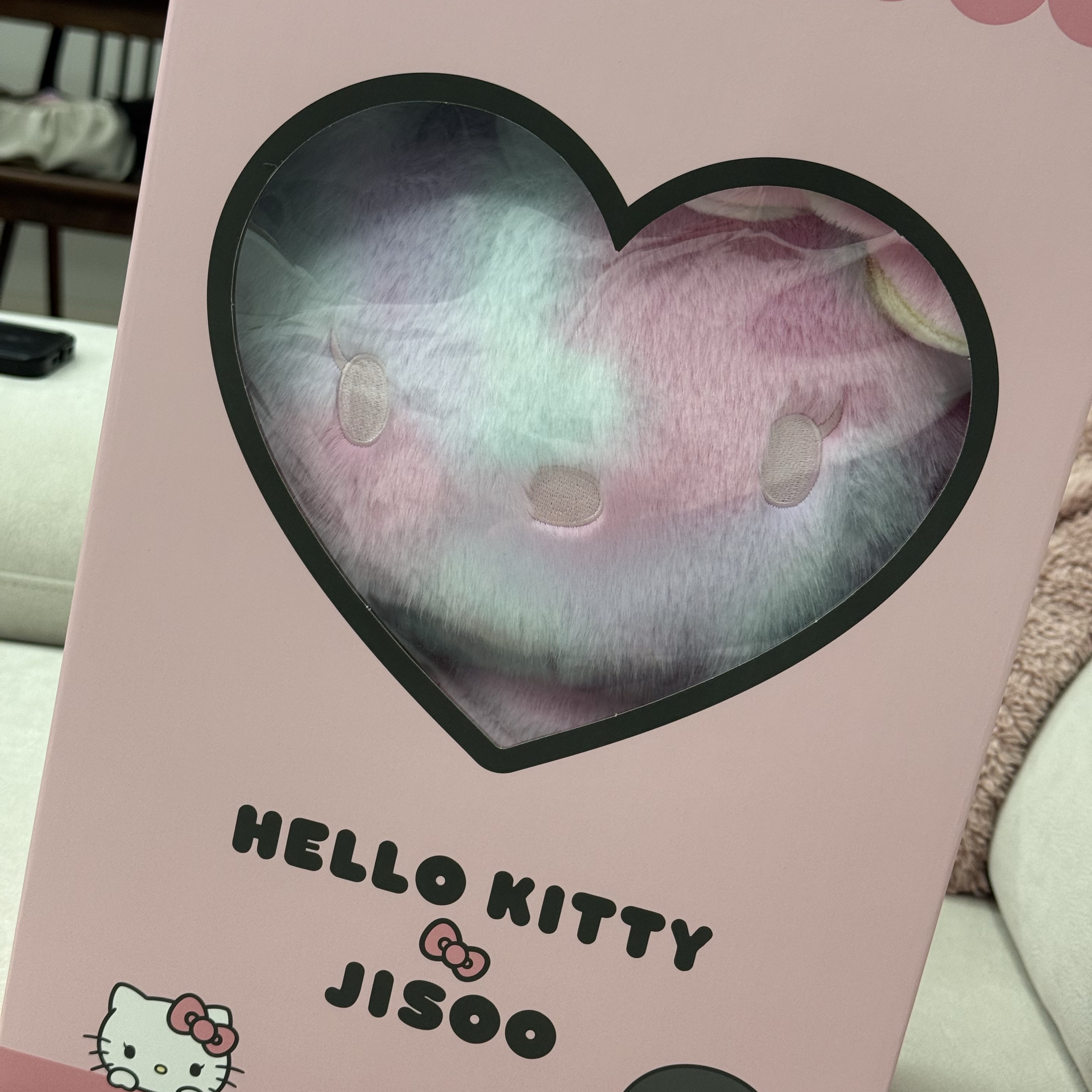 HELLO KITTY x JISOO 40cm Character Doll Rainbow, [HELLO KITTY x JISOO] 40CM Character Doll 착용 스타일 - 1