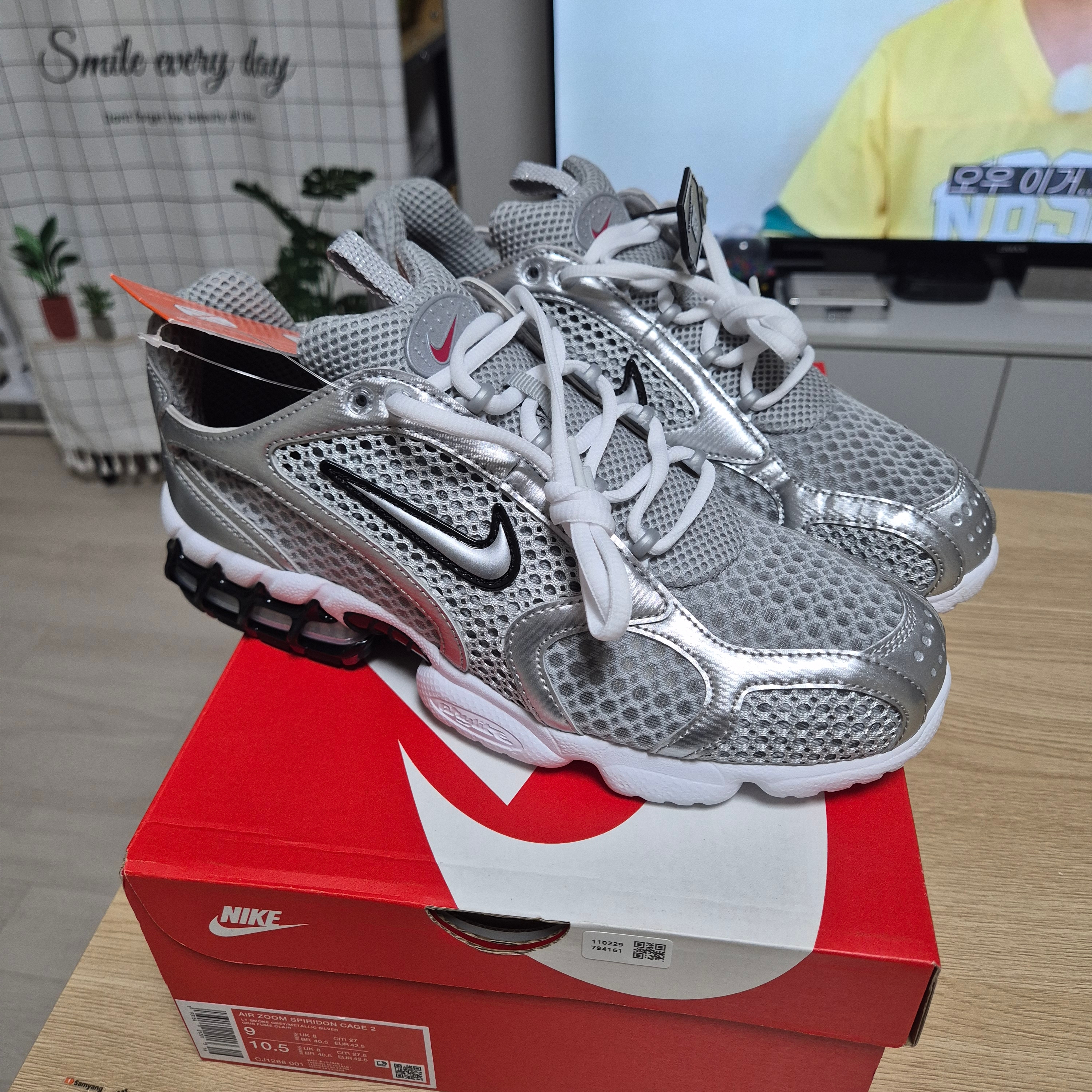 Nike Air Zoom Spiridon Cage 2 Metallic Silver 착용 스타일 - 2