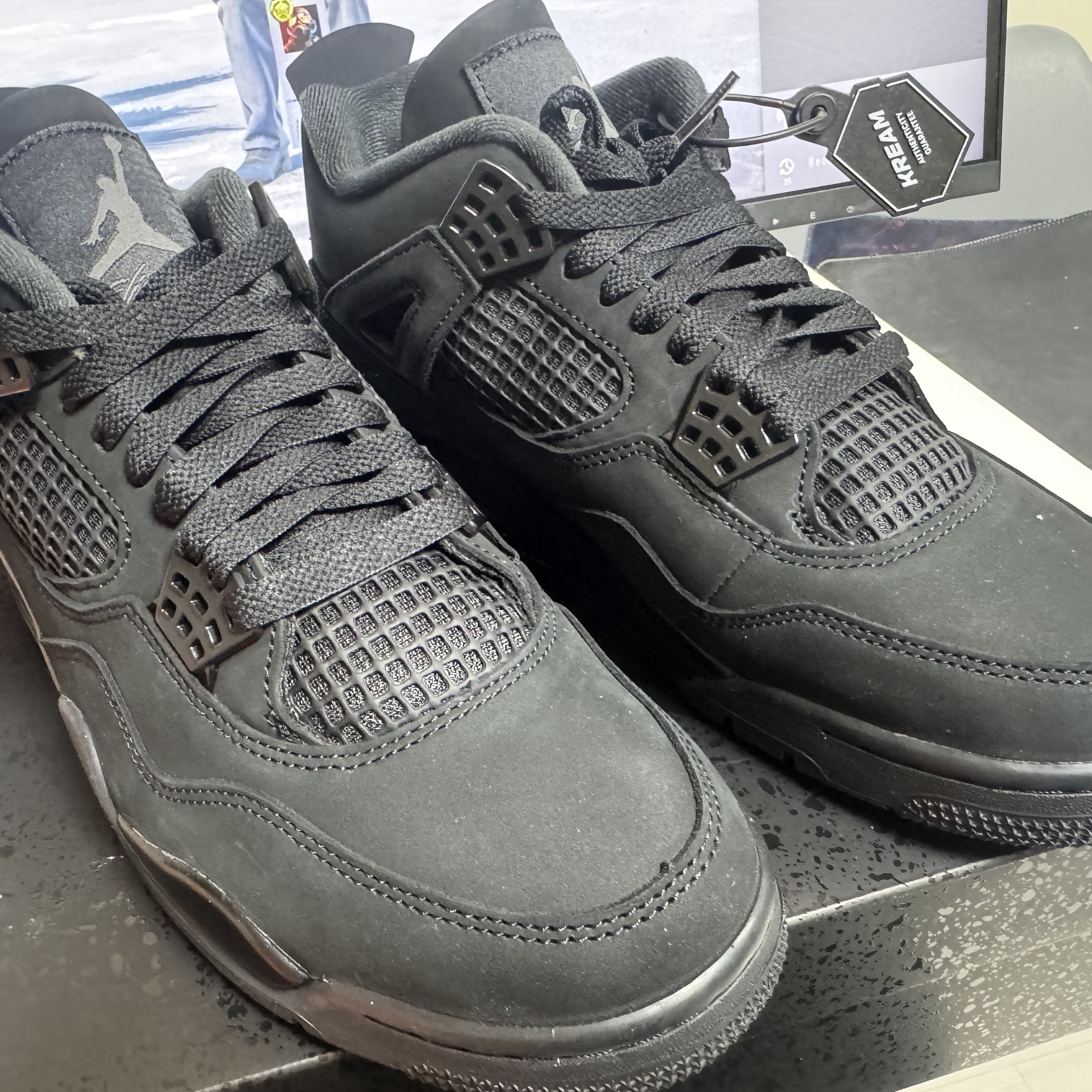 Jordan 4 Retro Black Cat 2025 착용 스타일 - 5