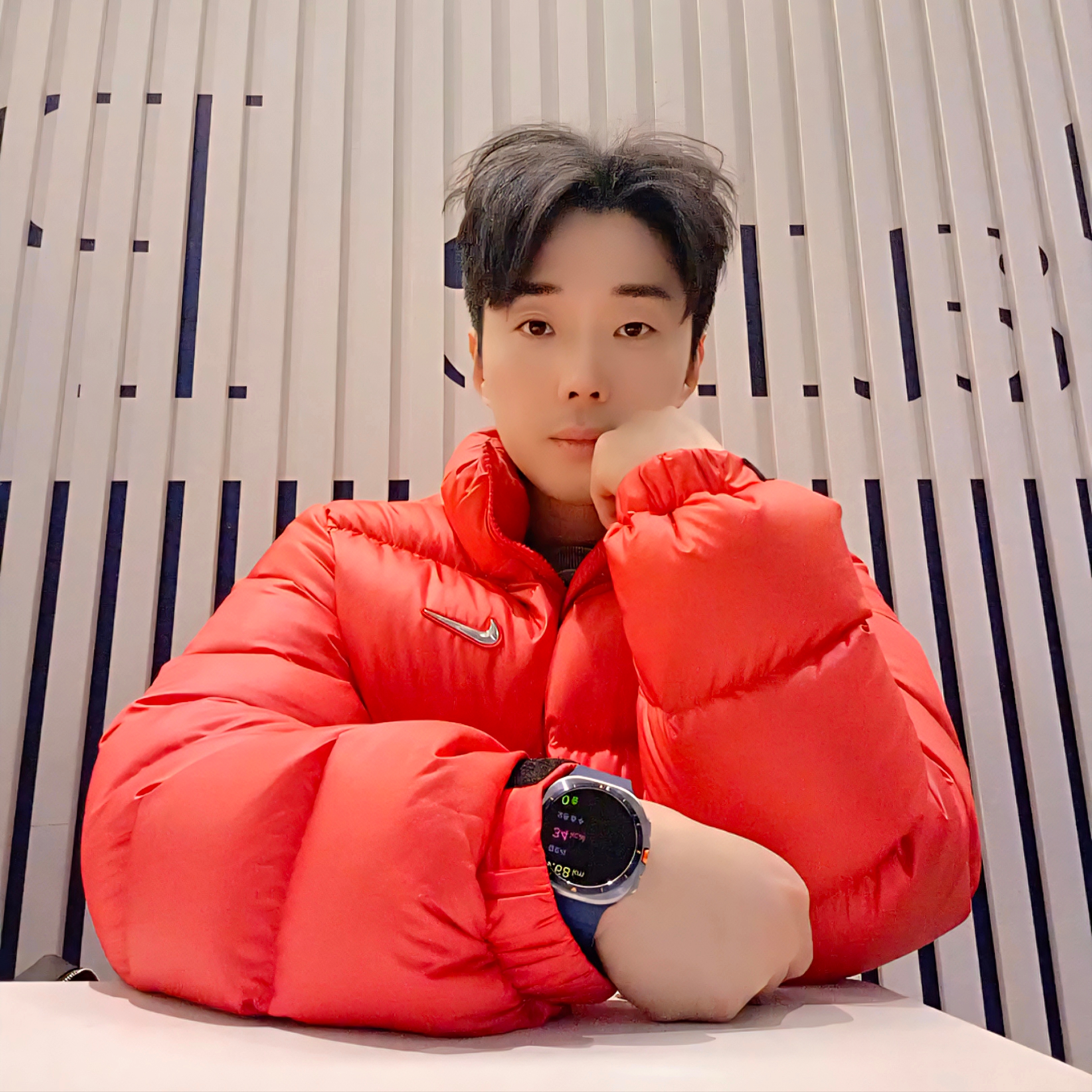 Nike x Drake Nocta Sunset Puffer Jacket Red 착용 스타일 - 1